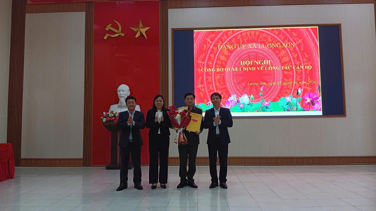 ĐẢNG ỦY XÃ LƯƠNG SƠN CÔNG BỐ QUYẾT ĐỊNH BỔ NHIỆM ‎ CHỈ HUY TRƯỞNG BAN CHỈ HUY QUÂN SỰ XÃ