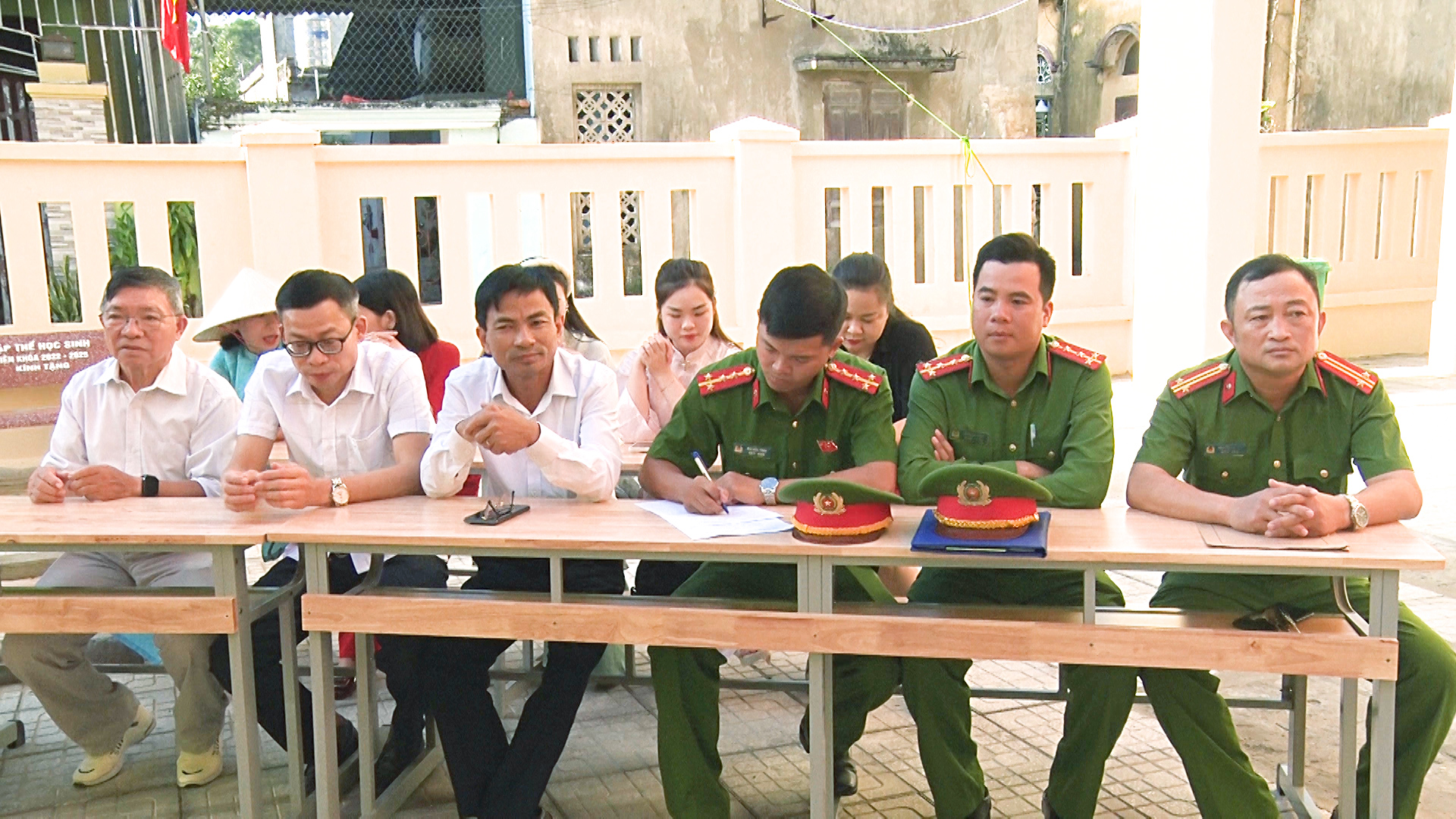 Anh-tin-bai