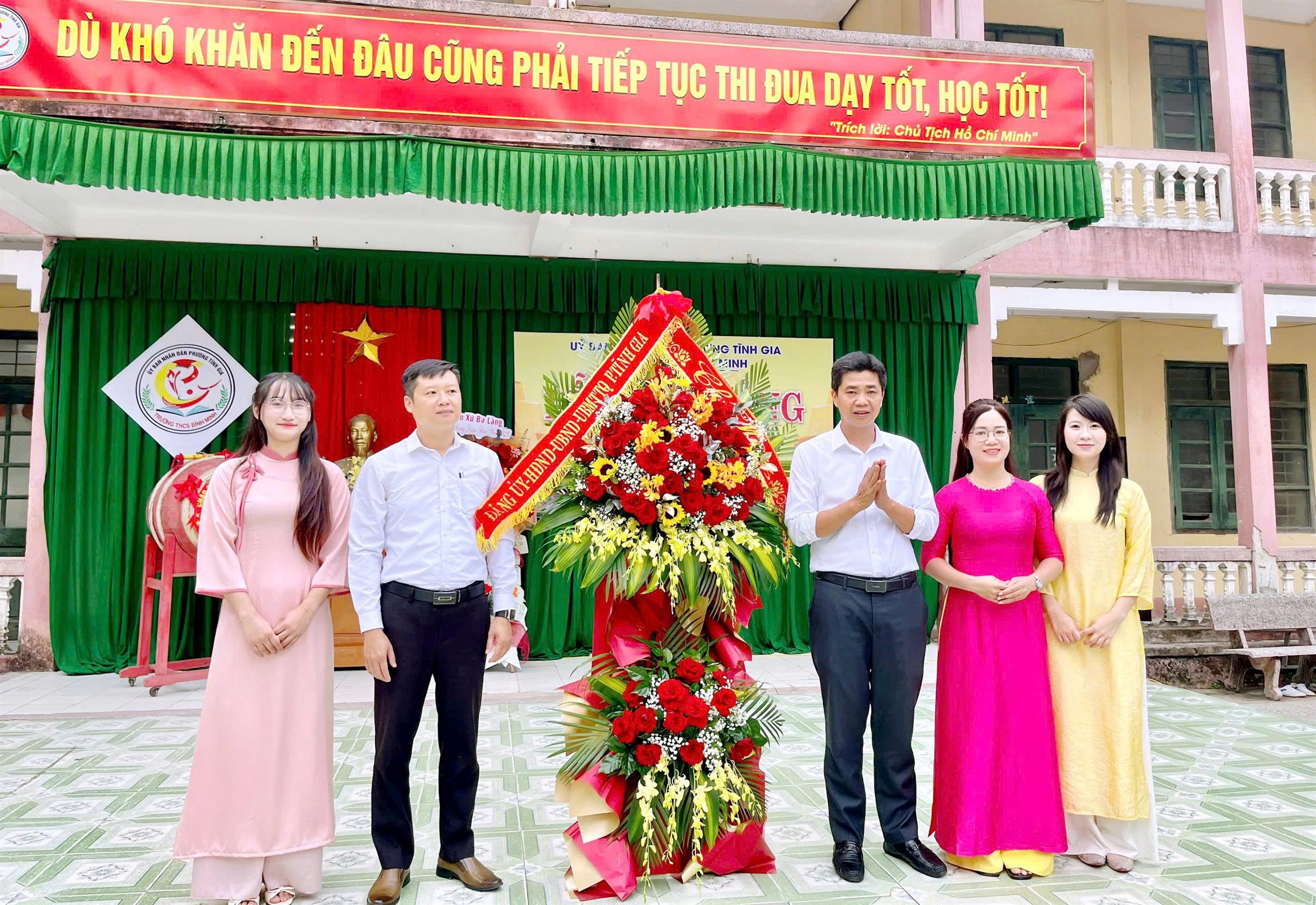 Anh-tin-bai
