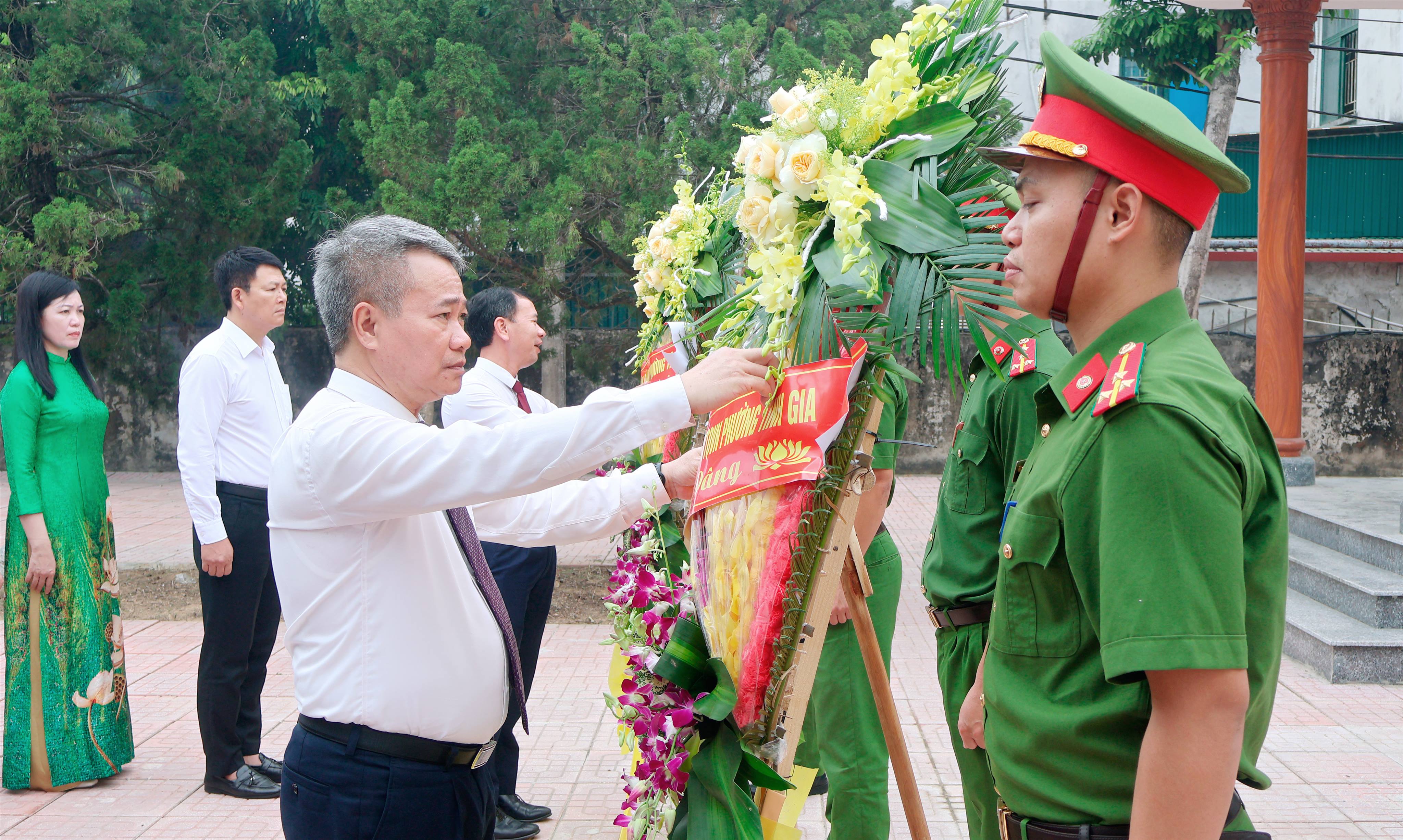 Anh-tin-bai