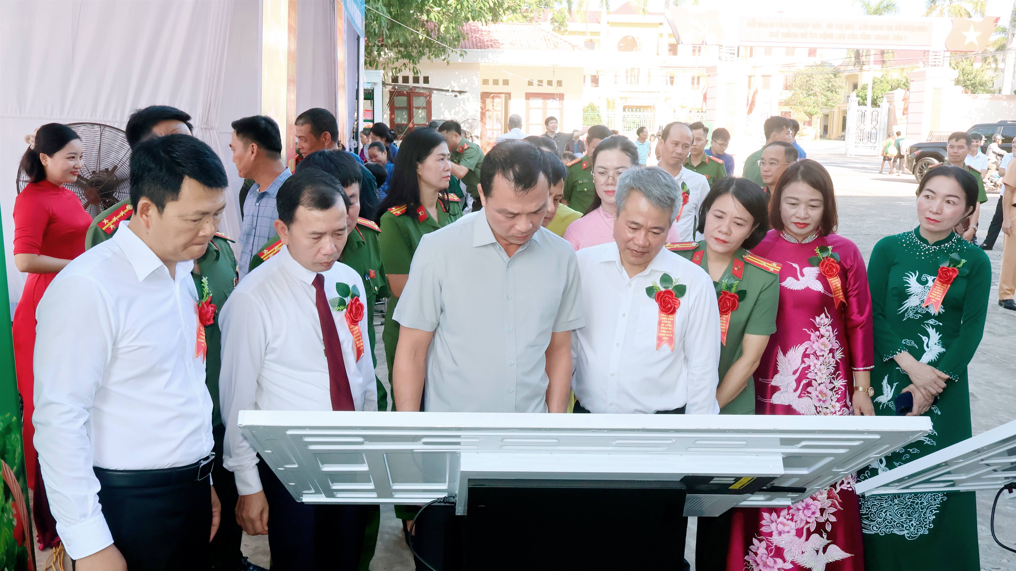 Anh-tin-bai