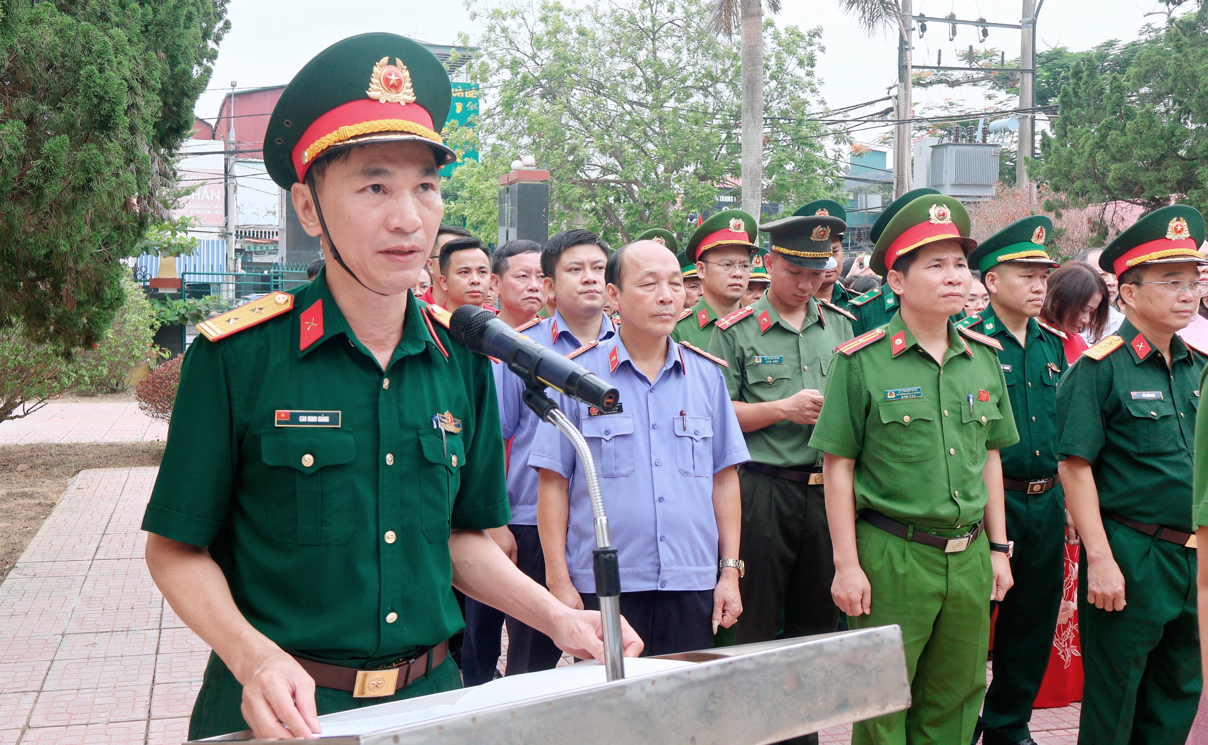 Anh-tin-bai