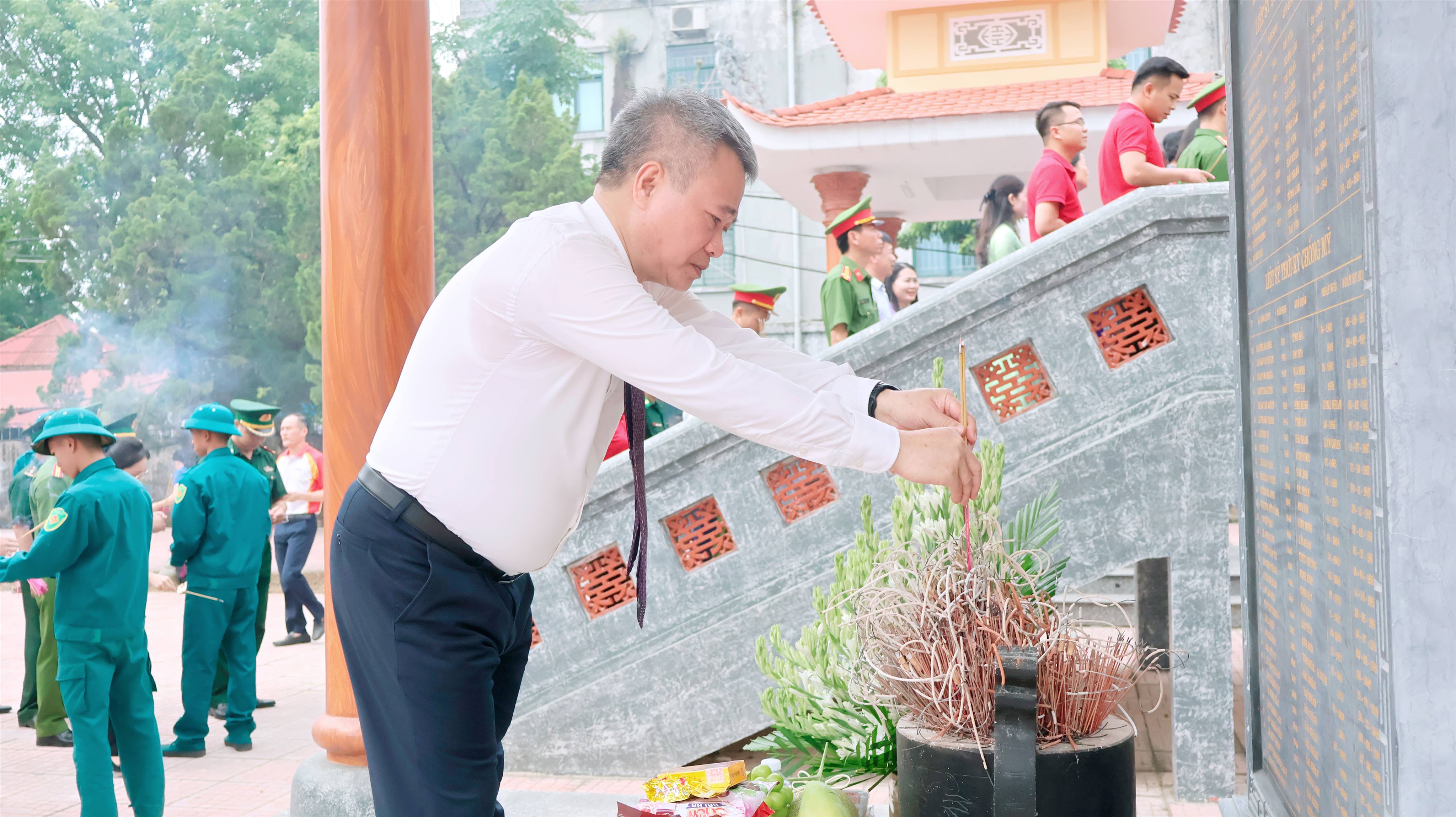 Anh-tin-bai