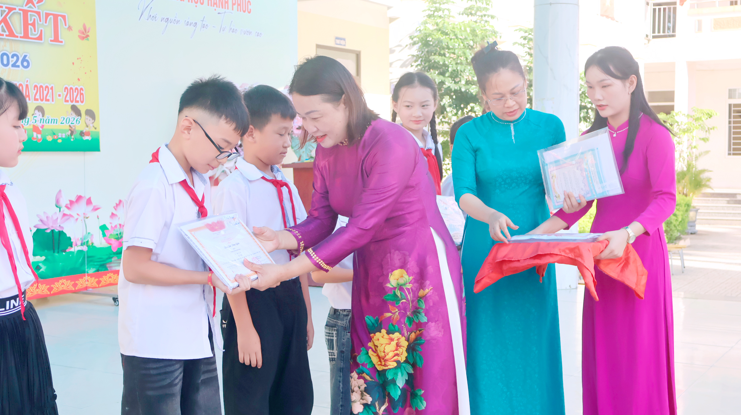 Anh-tin-bai