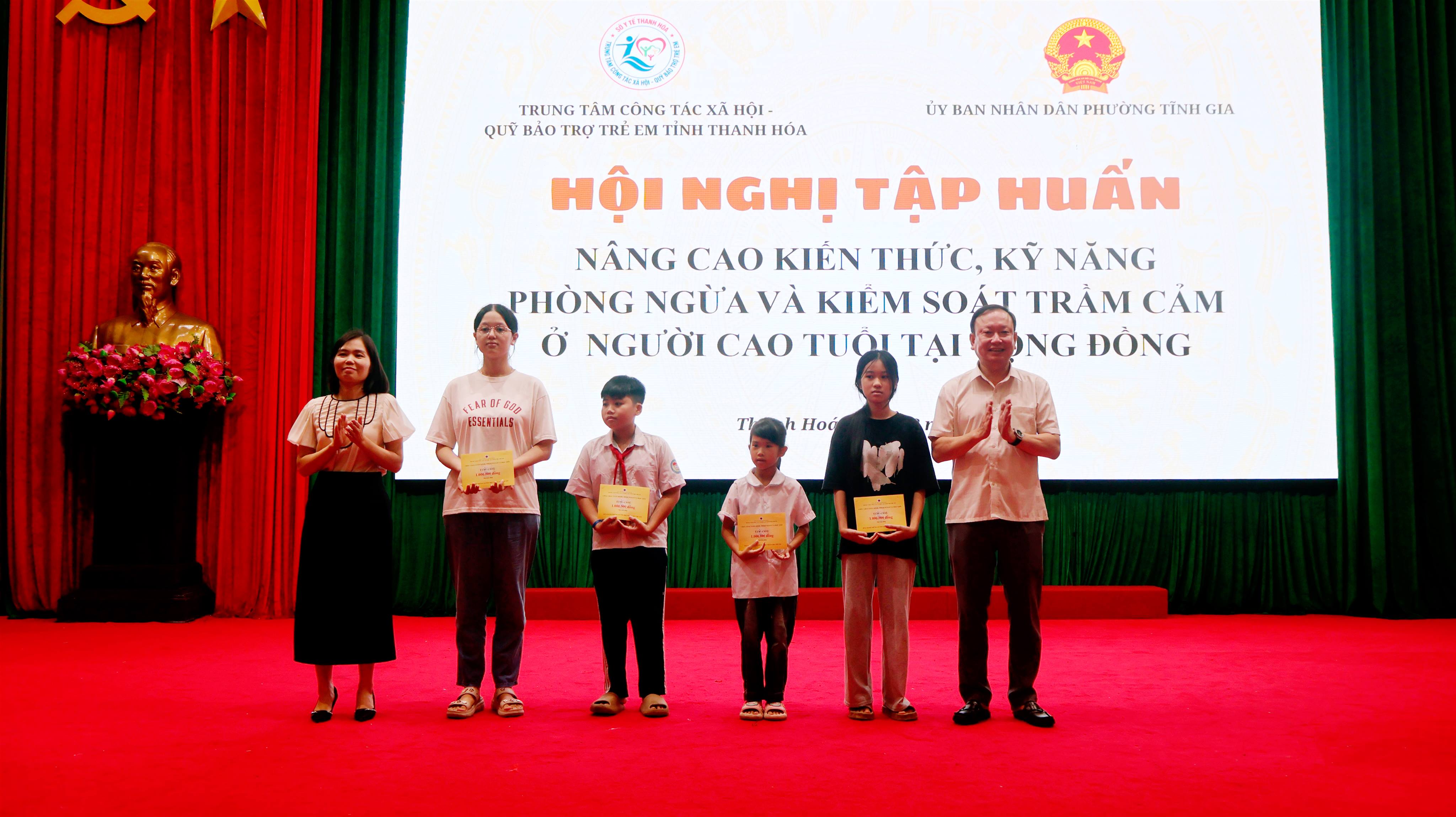 Anh-tin-bai