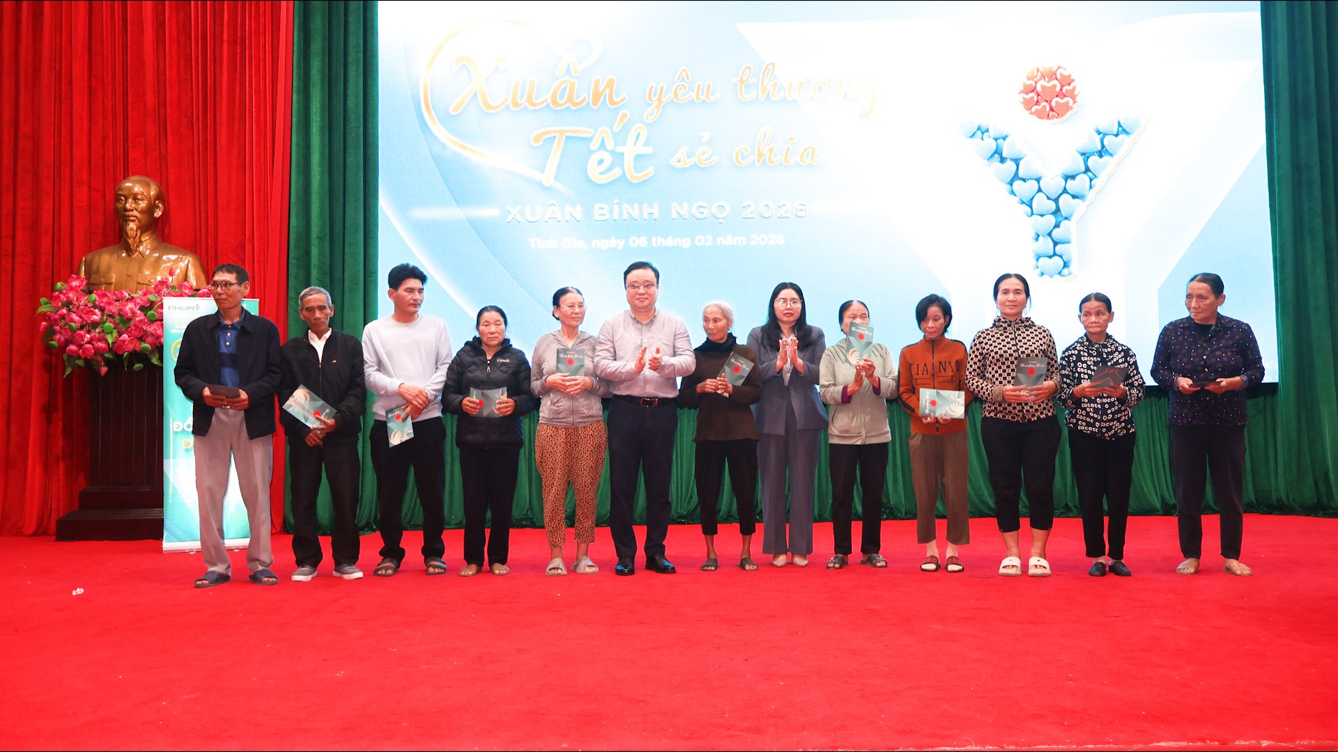 Chương trình “Xuân yêu thương, Tết chia sẻ” trao quà Tết cho hộ gia đình chính sách, hộ nghèo, hộ có hoàn cảnh đặc biệt khó khăn trên địa bàn phường Tĩnh Gia