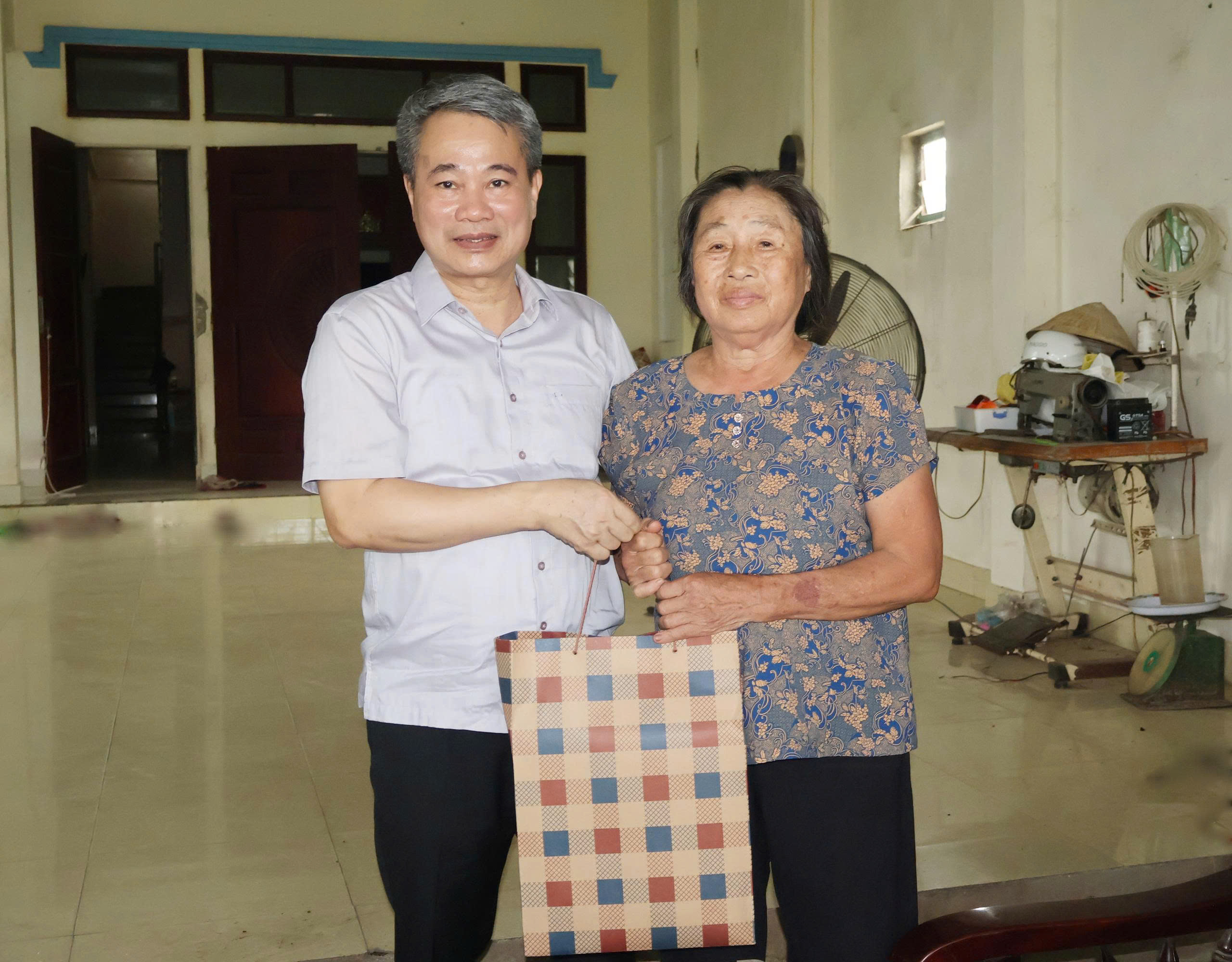 Anh-tin-bai