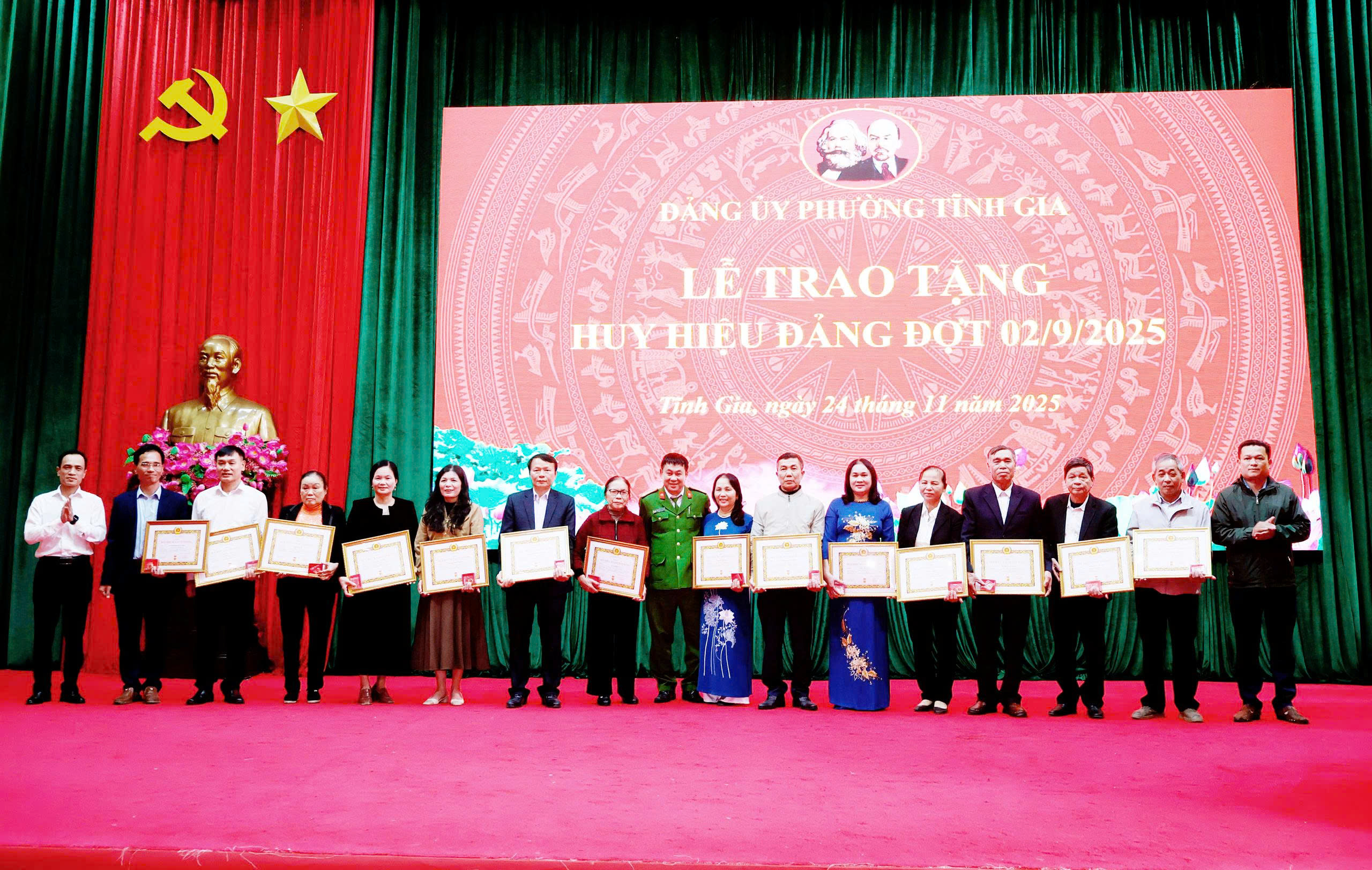 Anh-tin-bai