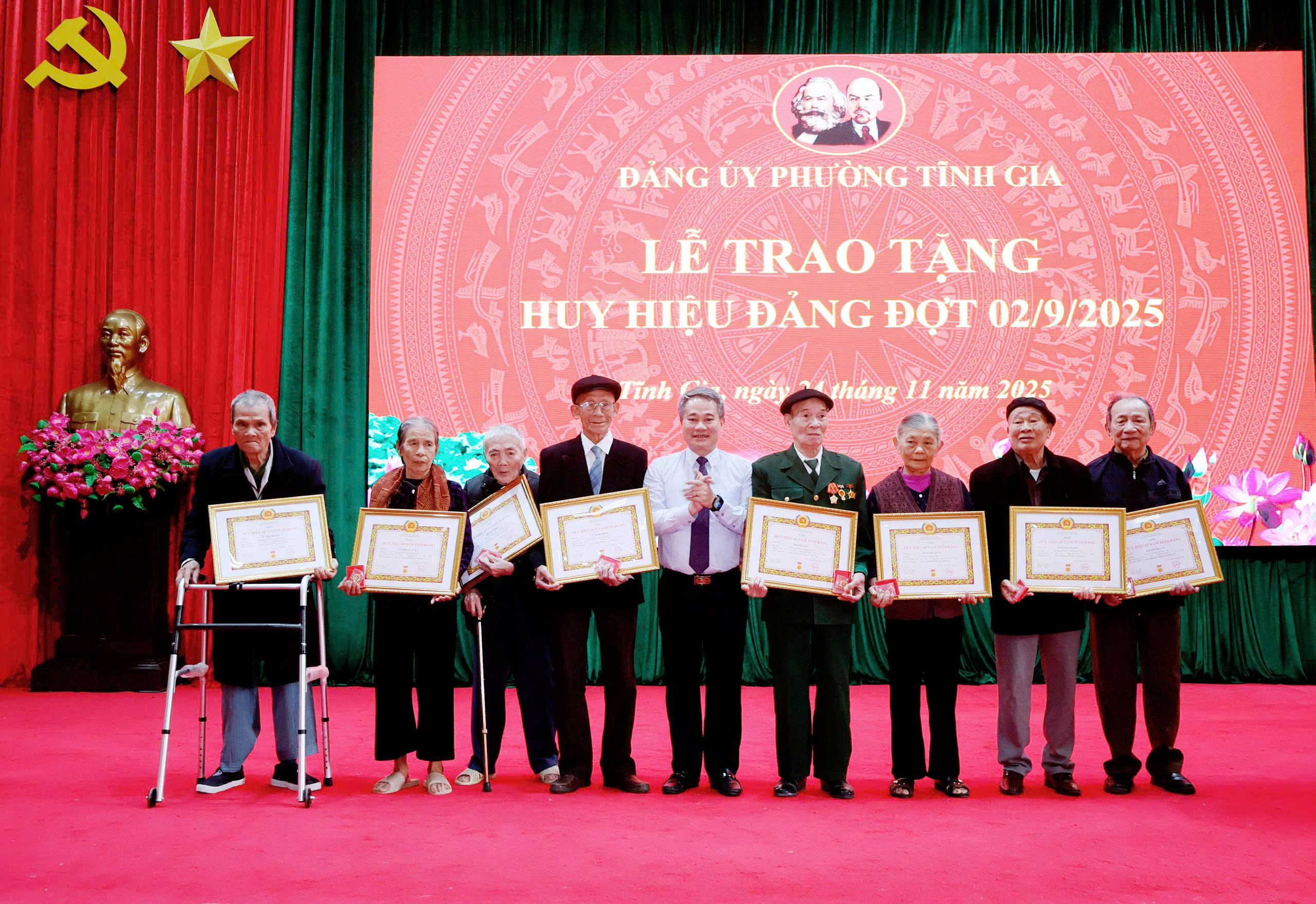Anh-tin-bai