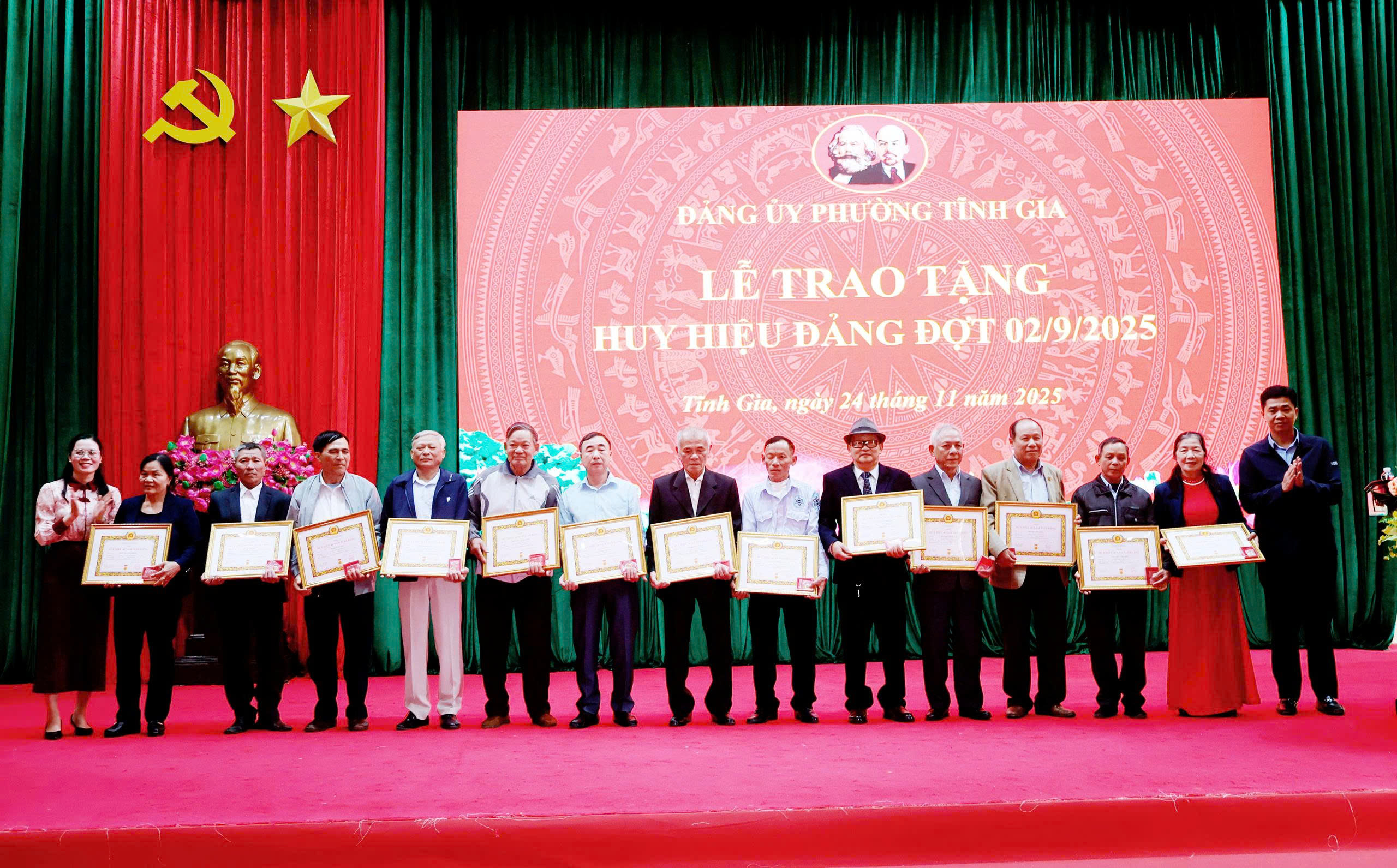 Anh-tin-bai