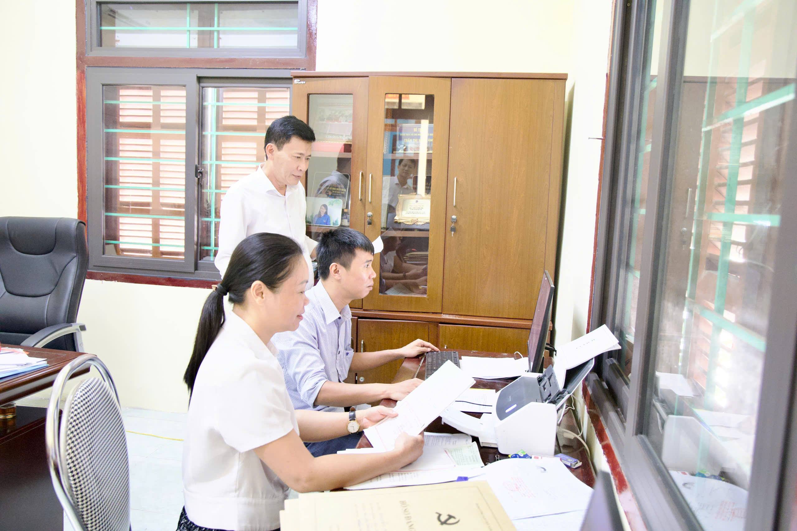 Anh-tin-bai