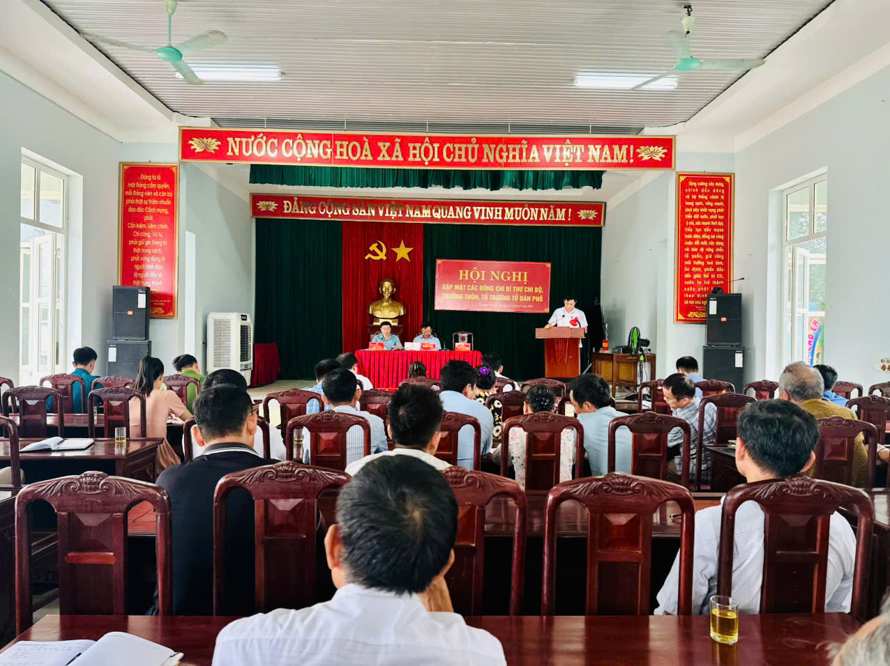 C:\Users\DAI DUONG\Downloads\z6795278323570_036d488aff98e259837f113ee36fedbb.jpg
