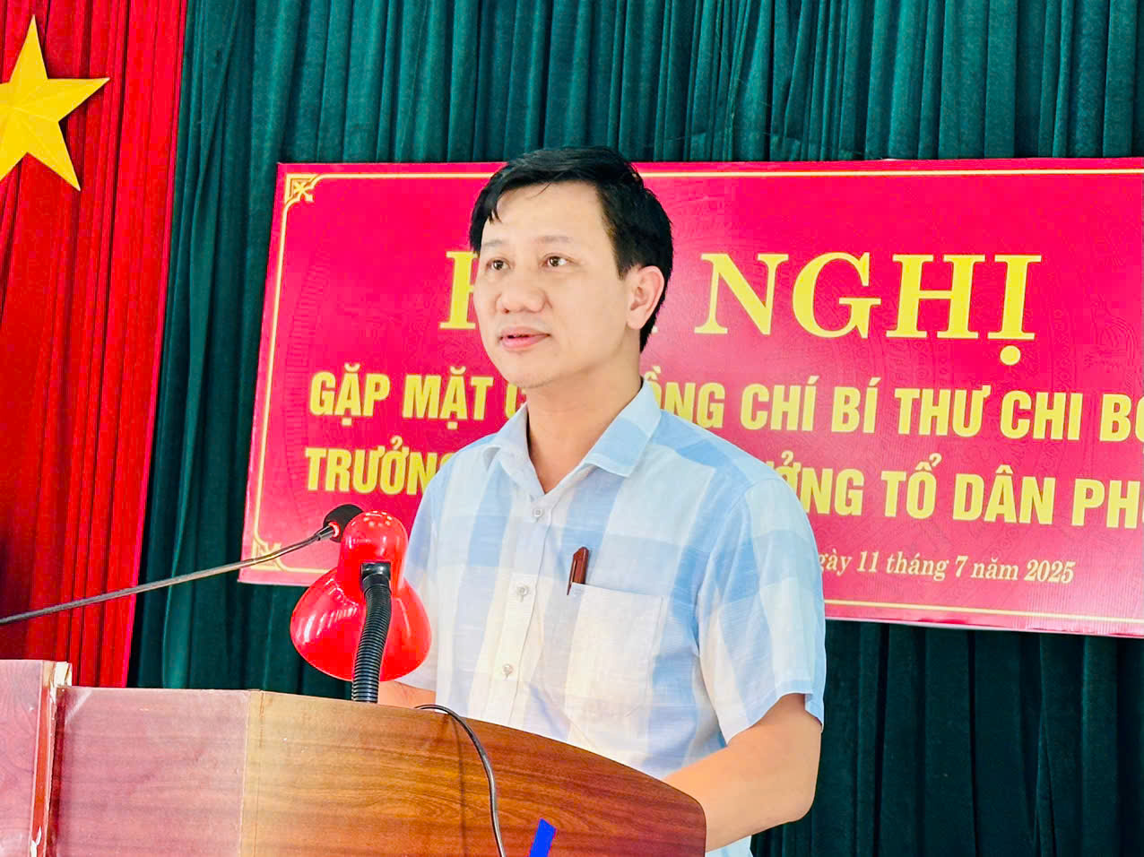 C:\Users\DAI DUONG\Downloads\z6795207333628_ff7981055b3729053b4cb741d0c3887e.jpg