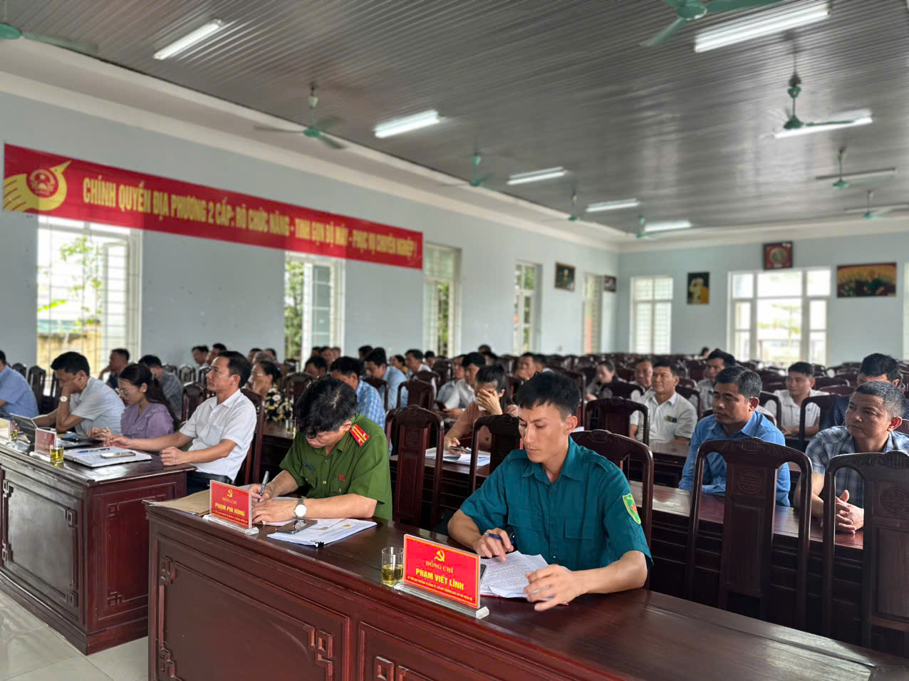 C:\Users\DAI DUONG\Downloads\z6795278317024_5a47e38eb935fb9d63eb4de322ddc0f1.jpg