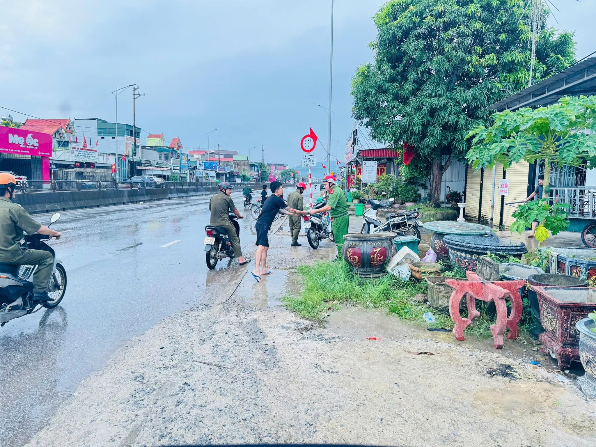 Phường Đào Duy Từ ra quân đảm bảo trật tự đô thị, trật tự công cộng, chống tái lấn chiếm