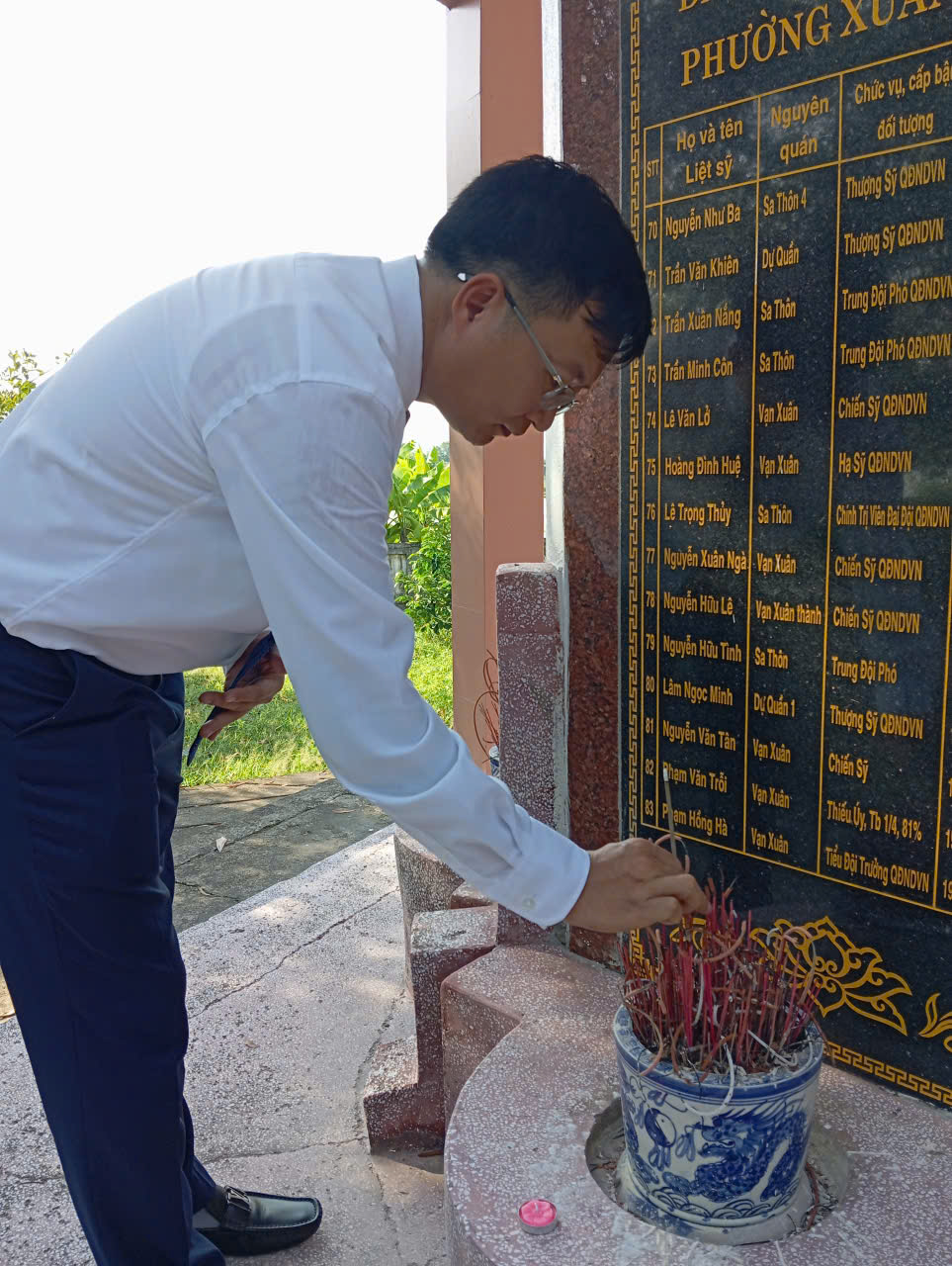 Anh-tin-bai