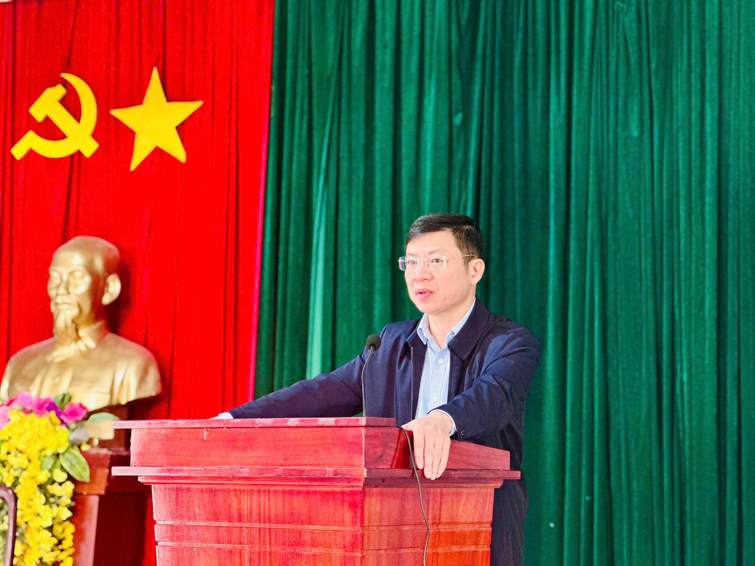 Phường tổ chức Hội nghị triển khai kế hoạch bảo đảm an toàn giao thông, quản lý hành lang an toàn đường bộ và dọn vệ sinh môi trường 