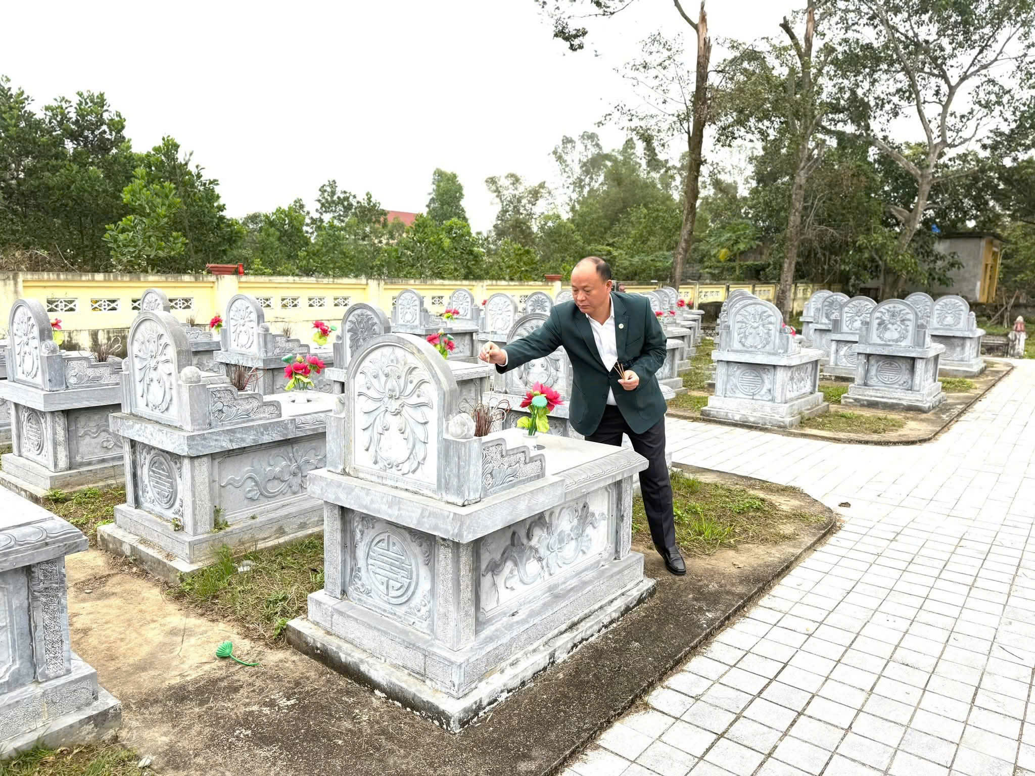 Anh-tin-bai