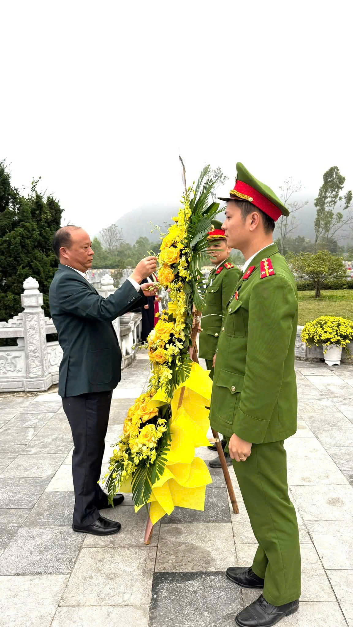 Anh-tin-bai
