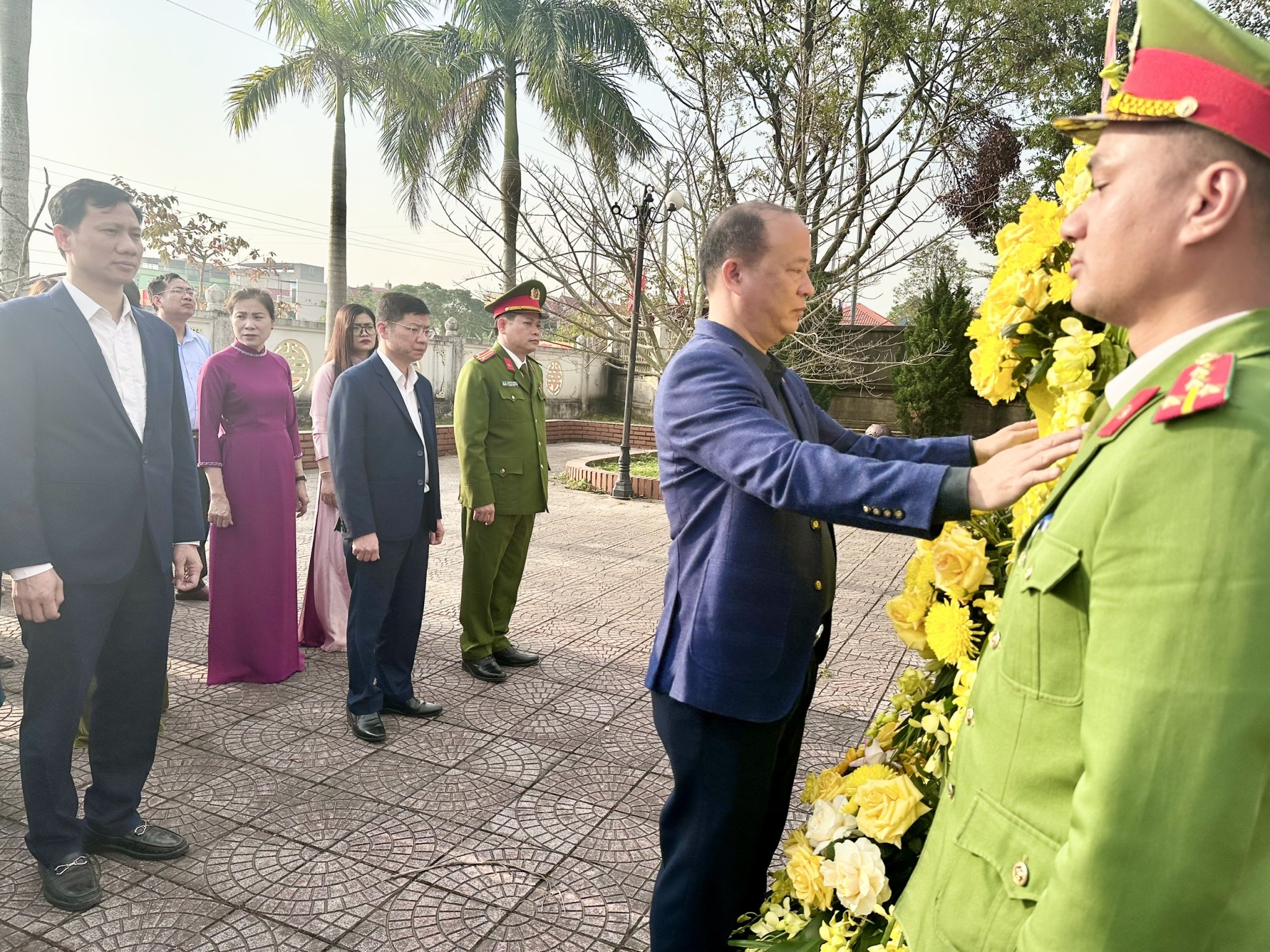 Anh-tin-bai