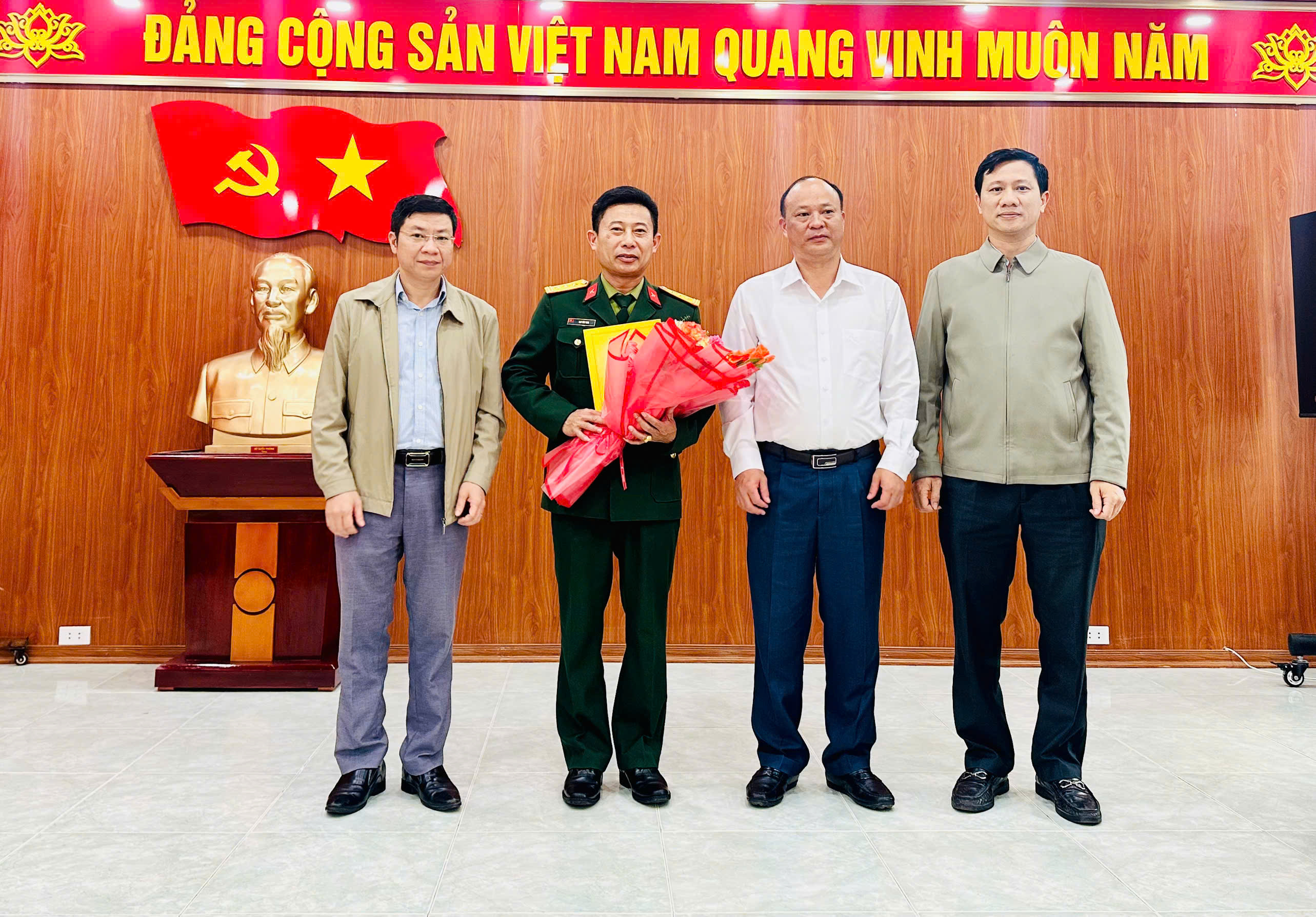 Anh-tin-bai