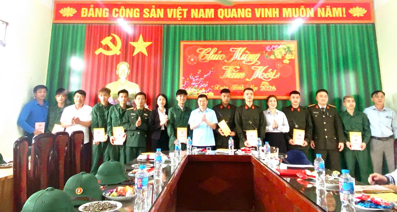 Phường Đào Duy Từ tổ chức giao lưu, gặp mặt, động viên thanh niên ưu tú lên đường nhập ngũ năm 2026 