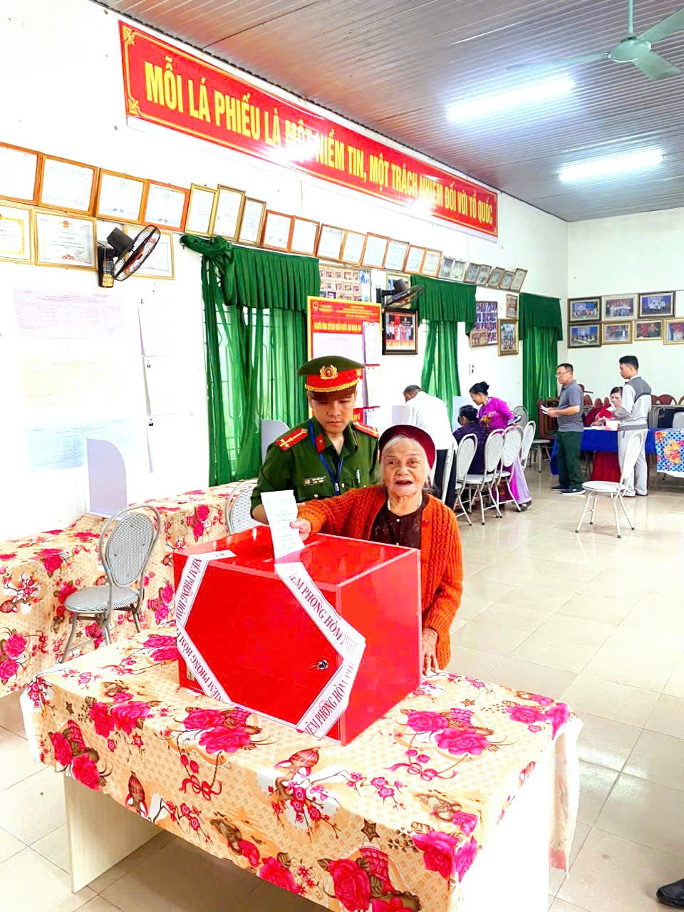 Anh-tin-bai
