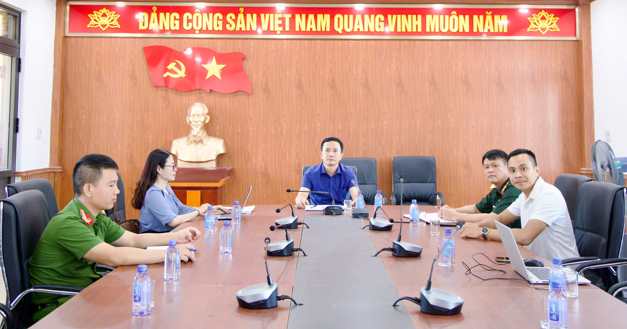 Anh-tin-bai