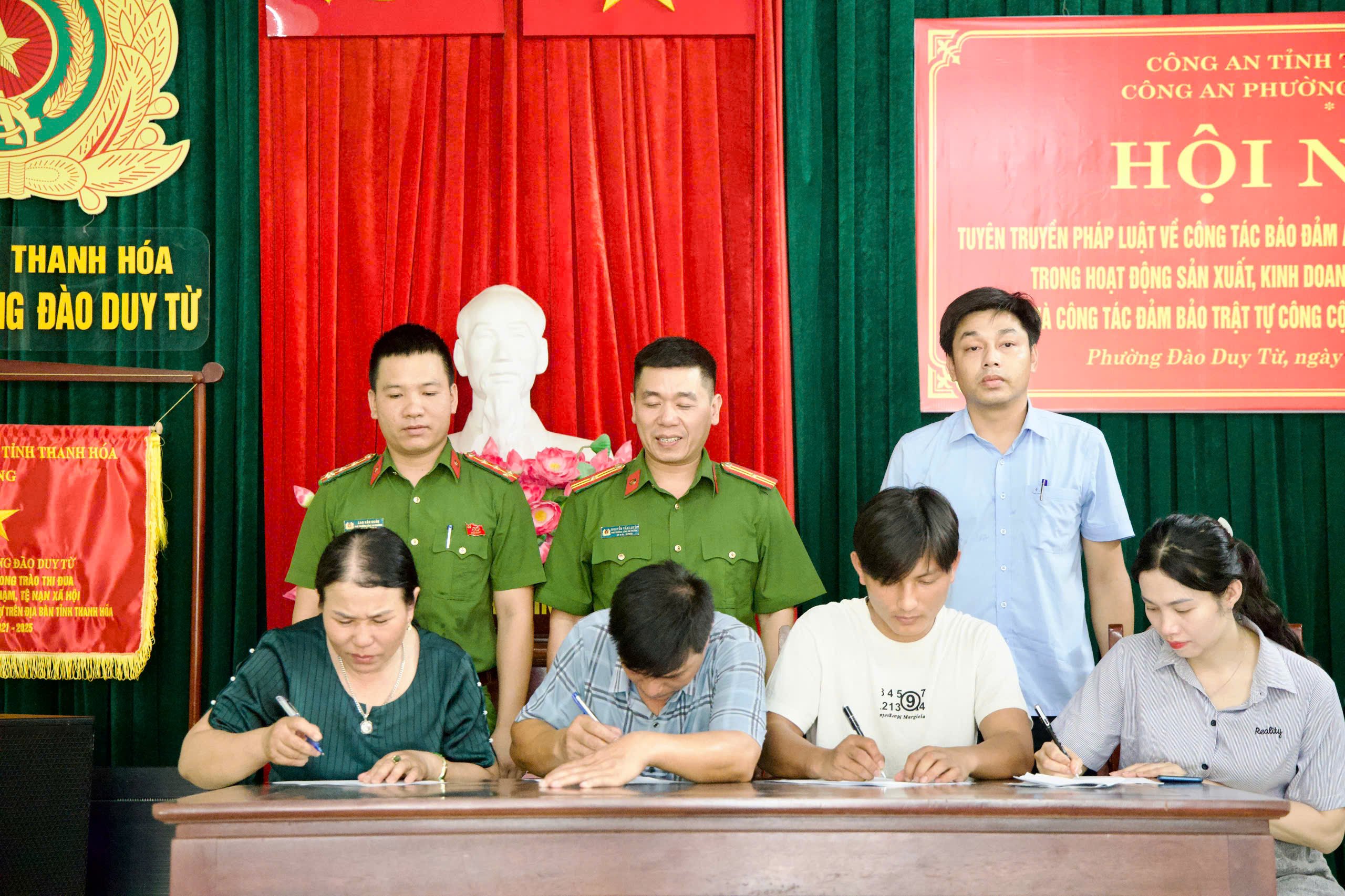 Anh-tin-bai