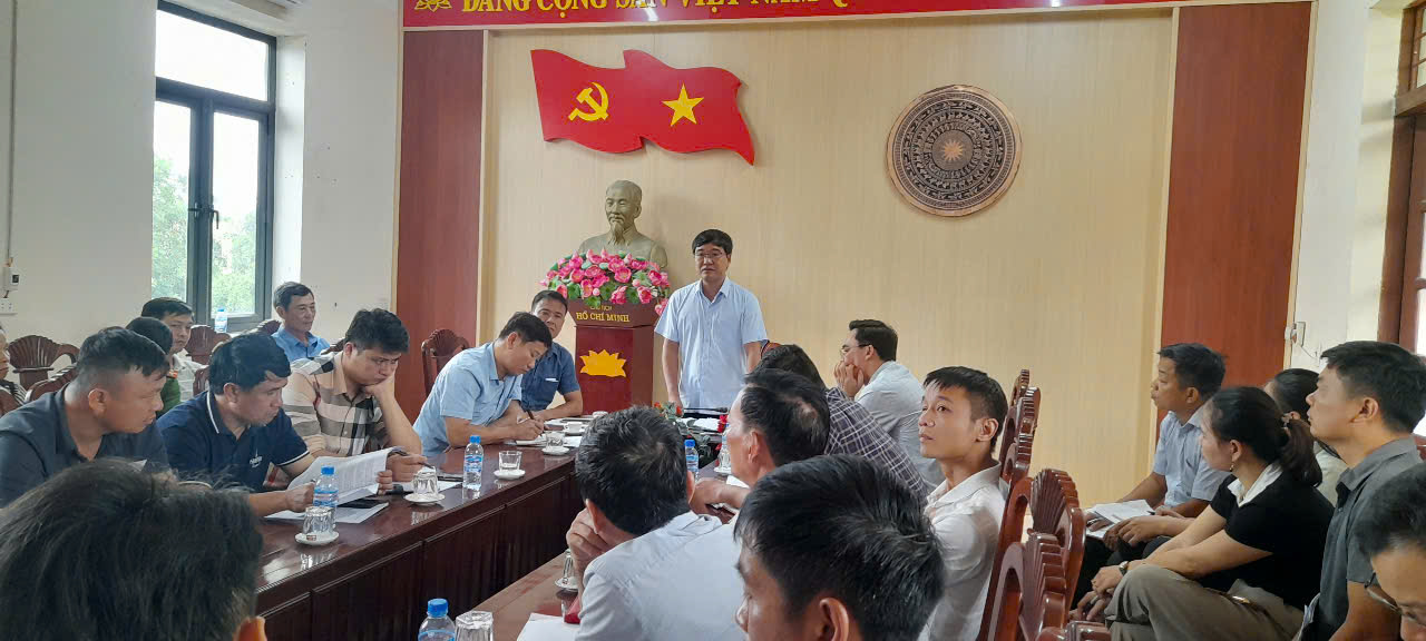 Đồng chí Phạm Hoài Nam, Phó bí thư Đảng uỷ, chủ tịch UBND phường Hải Bình, Trường Ban Chỉ huỷ phòng, chống thiên tai, tìm kiếm cứu nạn và Phòng thủ dân sự phường Hải Bình triển khai công tác phòng chống bão số 3.