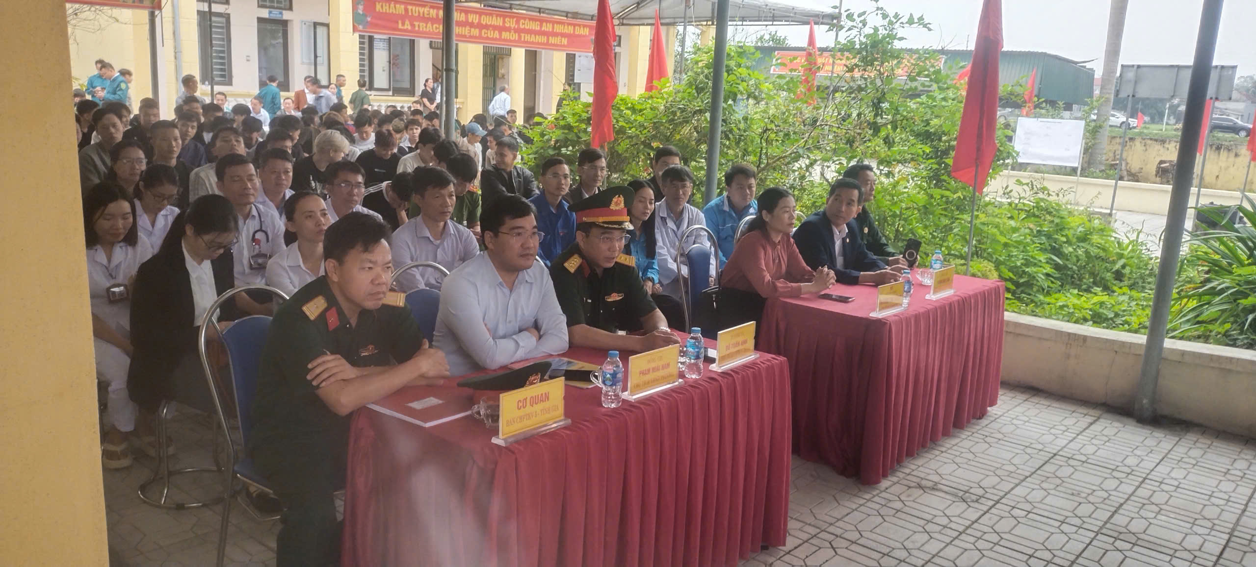 Hội đồng nghĩa vụ quân sự phường Hải Bình tổ chức khám sơ tuyển nghĩa vụ Quân sự và Công an Nhân dân năm 2026.