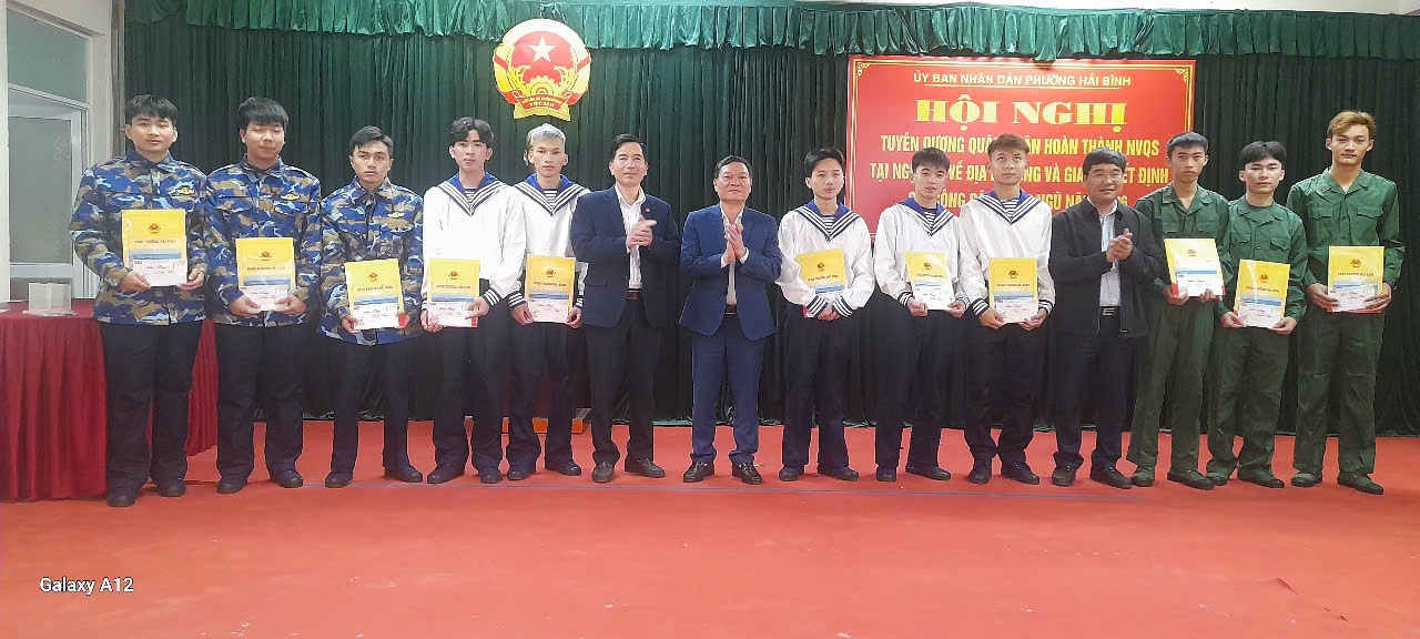 UBND phường Hải Bình tổ chức hội nghị tuyên dương thanh niên hoàn thành nghĩa vụ quân sự tại ngũ trở về địa phương và giao quyết định gọi công dân nhập ngũ năm 2026.