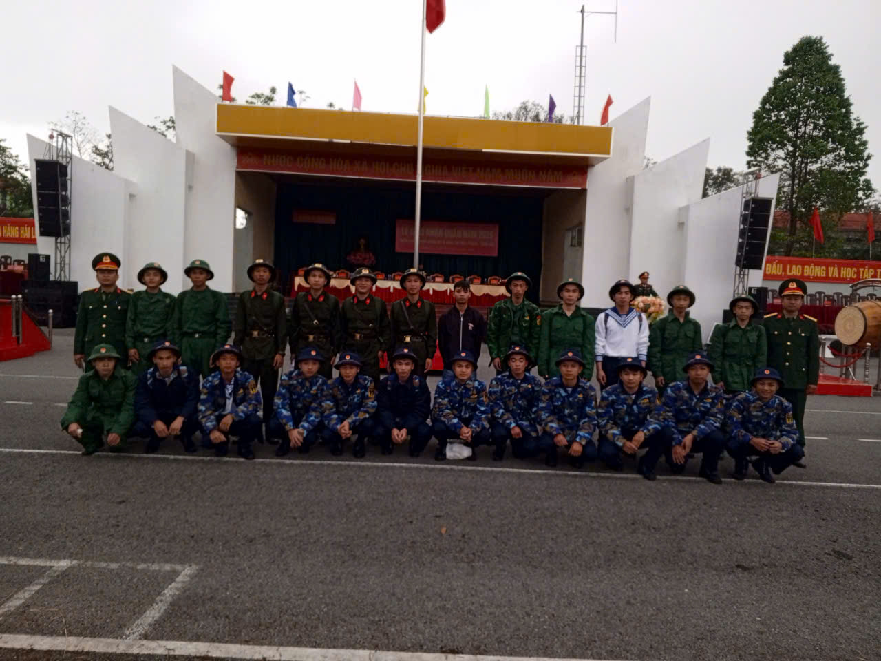 Phường Hải Bình hoàn thành nhiệm vụ giao tân binh lên đường làm nghĩa vụ quân sự và nghĩa vụ Công an Nhân dân năm 2026