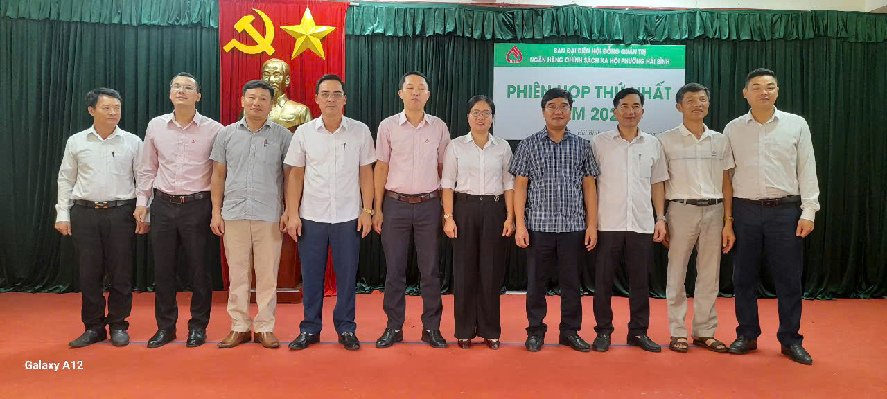 Ban đại diện Hội đồng quản trị Ngân hàng chính sách xã hội phường Hải Bình tổ chức phiên họp thứ nhất đánh giá kết quả hoạt động tín dụng của phường 3 tháng đầu năm. Triển khai phương hướng, nhiệm vụ quý II năm 2026.