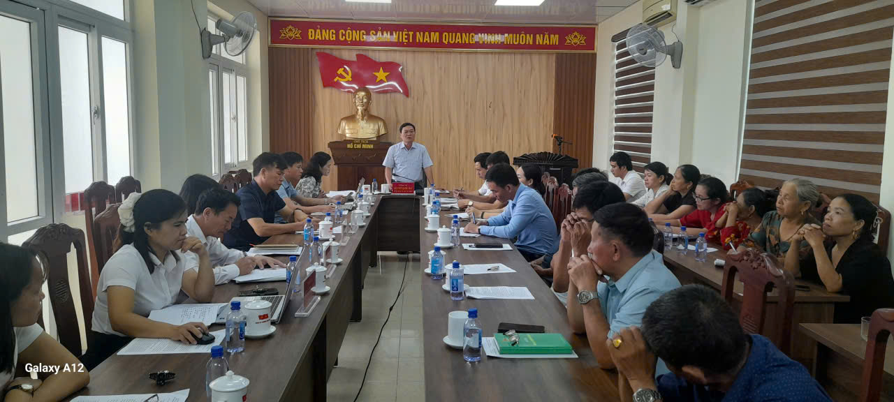 Thường trực Đảng uỷ phường Hải Bình làm việc với Ban chấp hành Hội Nông dân phường.