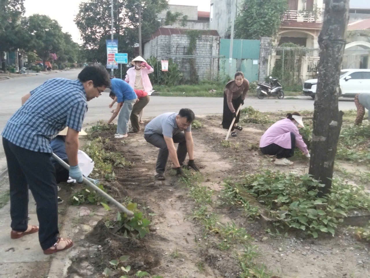 UBND phường Hải Bình tổ chức ra quân dọn vệ sinh môi trường tại Tổ dân phố Hải Bình