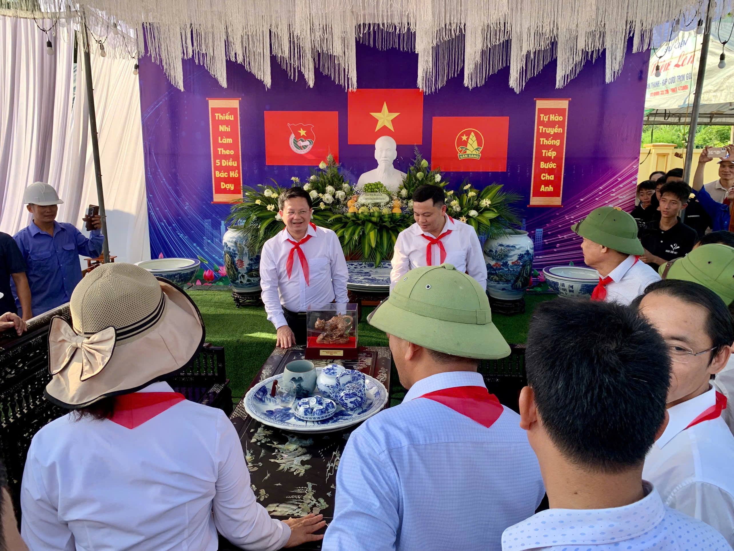 Anh-tin-bai