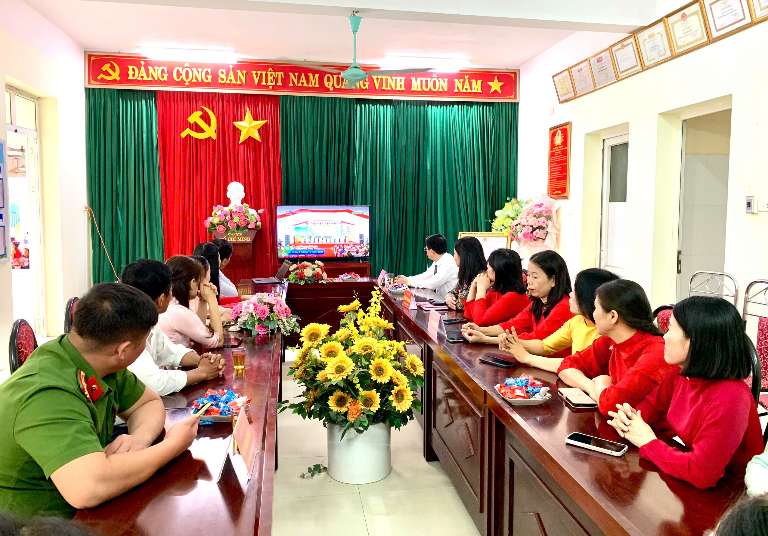 Anh-tin-bai