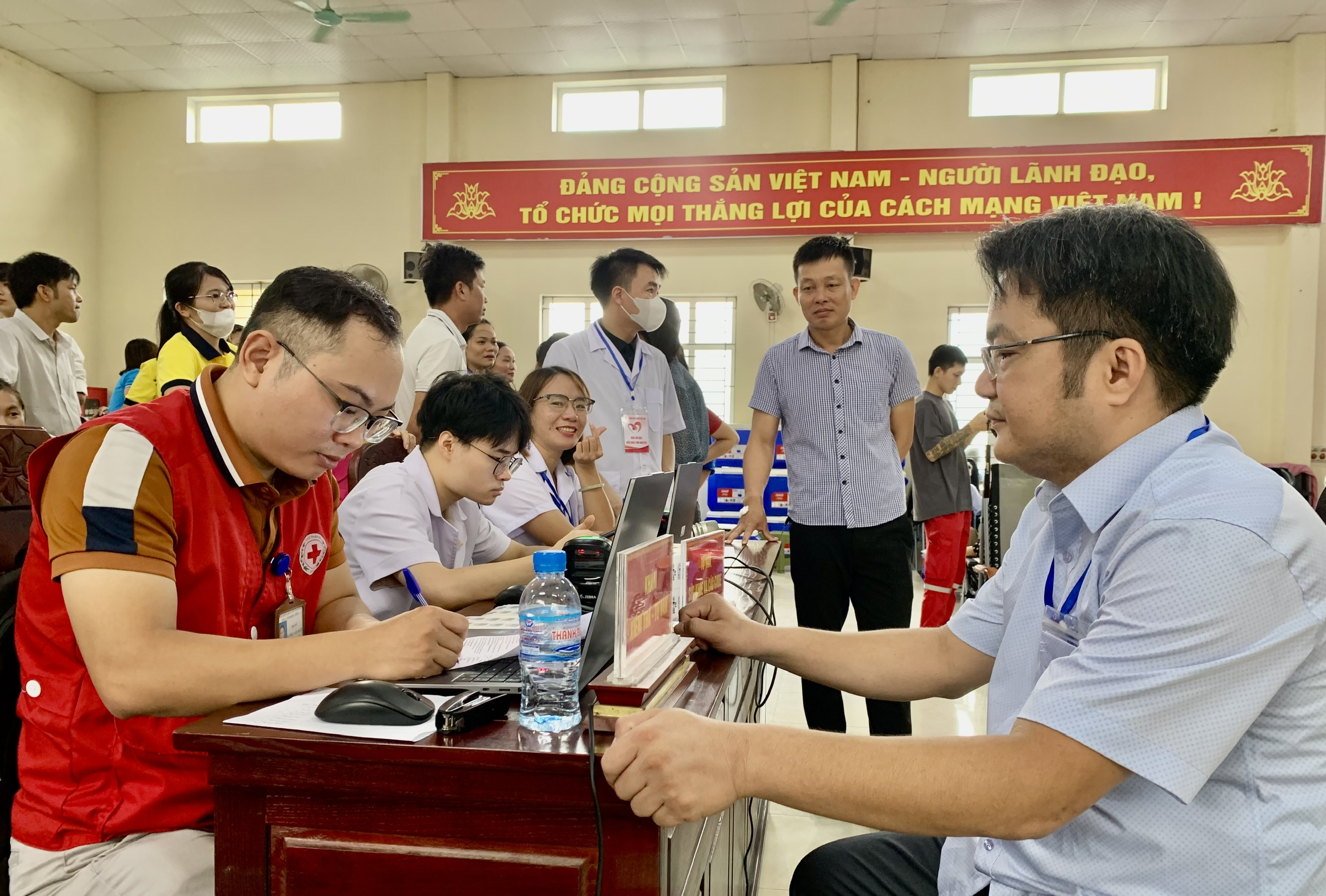 Anh-tin-bai
