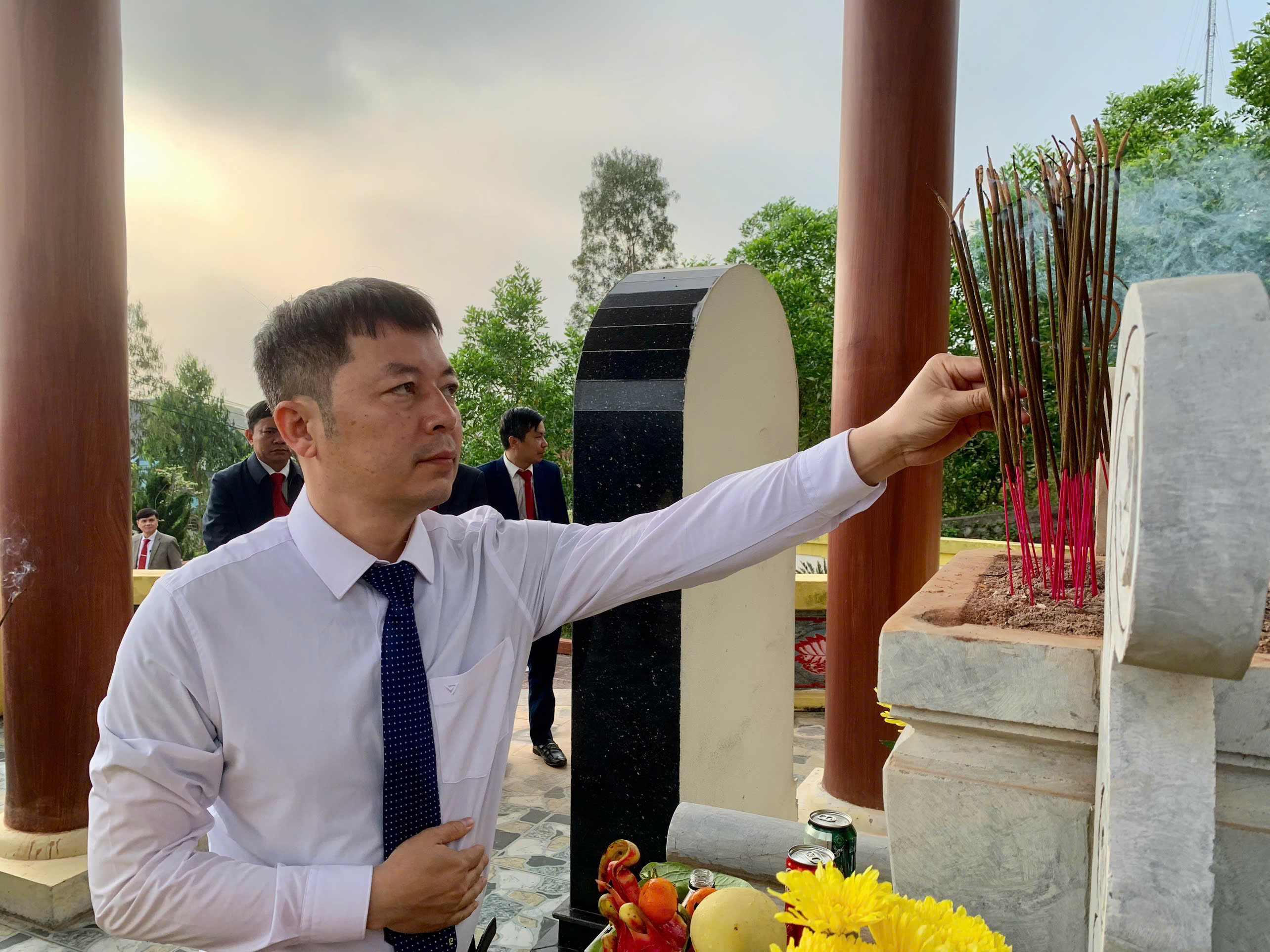 Anh-tin-bai