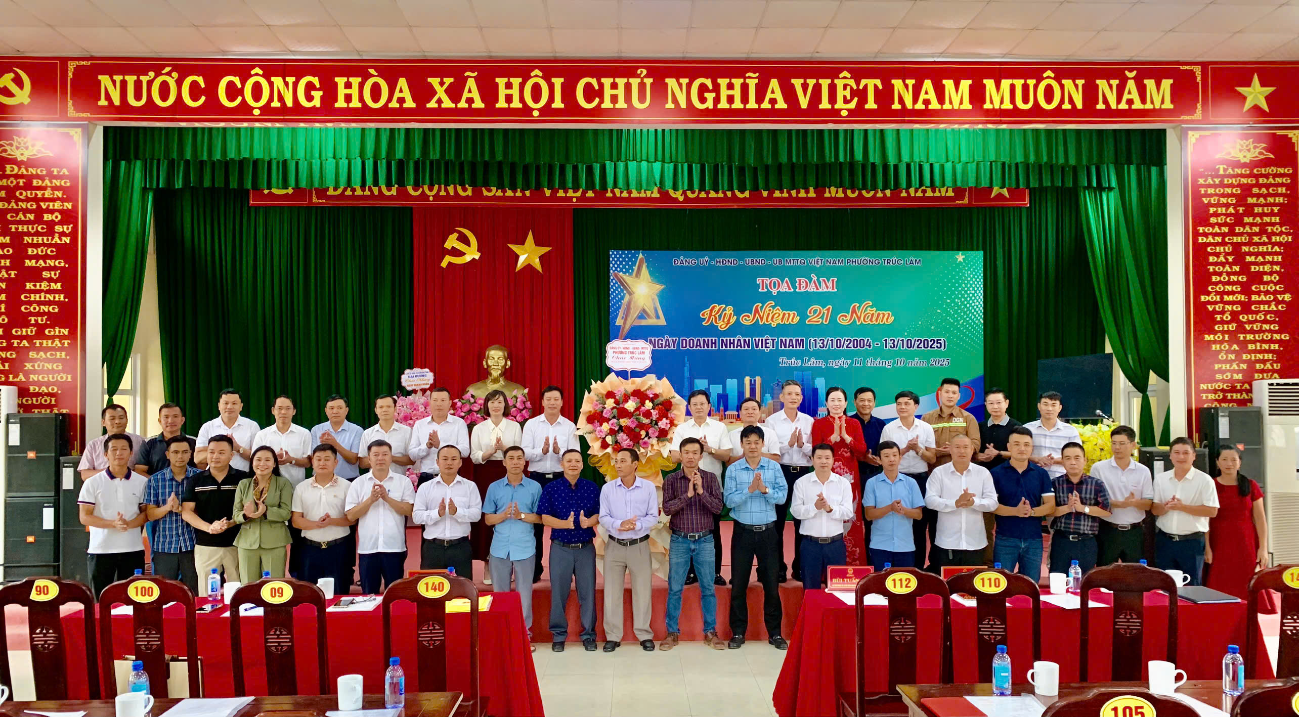TỌA ĐÀM KỶ NIỆM 21 NĂM NGÀY DOANH NHÂN VIỆT NAM