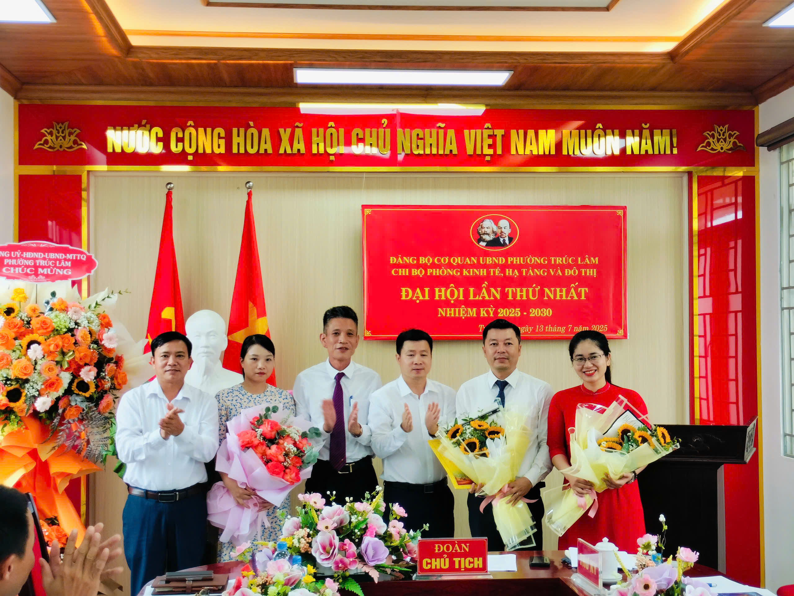 ĐẢNG BỘ CƠ QUAN UBND PHƯỜNG TRÚC LÂM TỔ CHỨC THÀNH CÔNG ĐẠI HỘI CÁC CHI BỘ NHIỆM KỲ 2025–2030