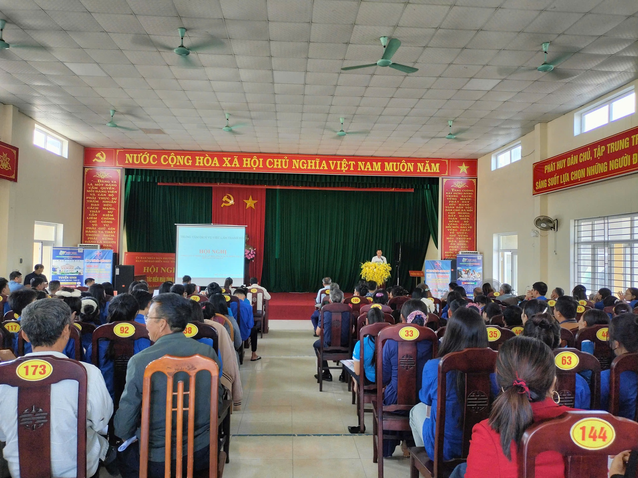 Ngày hội tư vấn và giao dịch việc làm phường Trúc Lâm