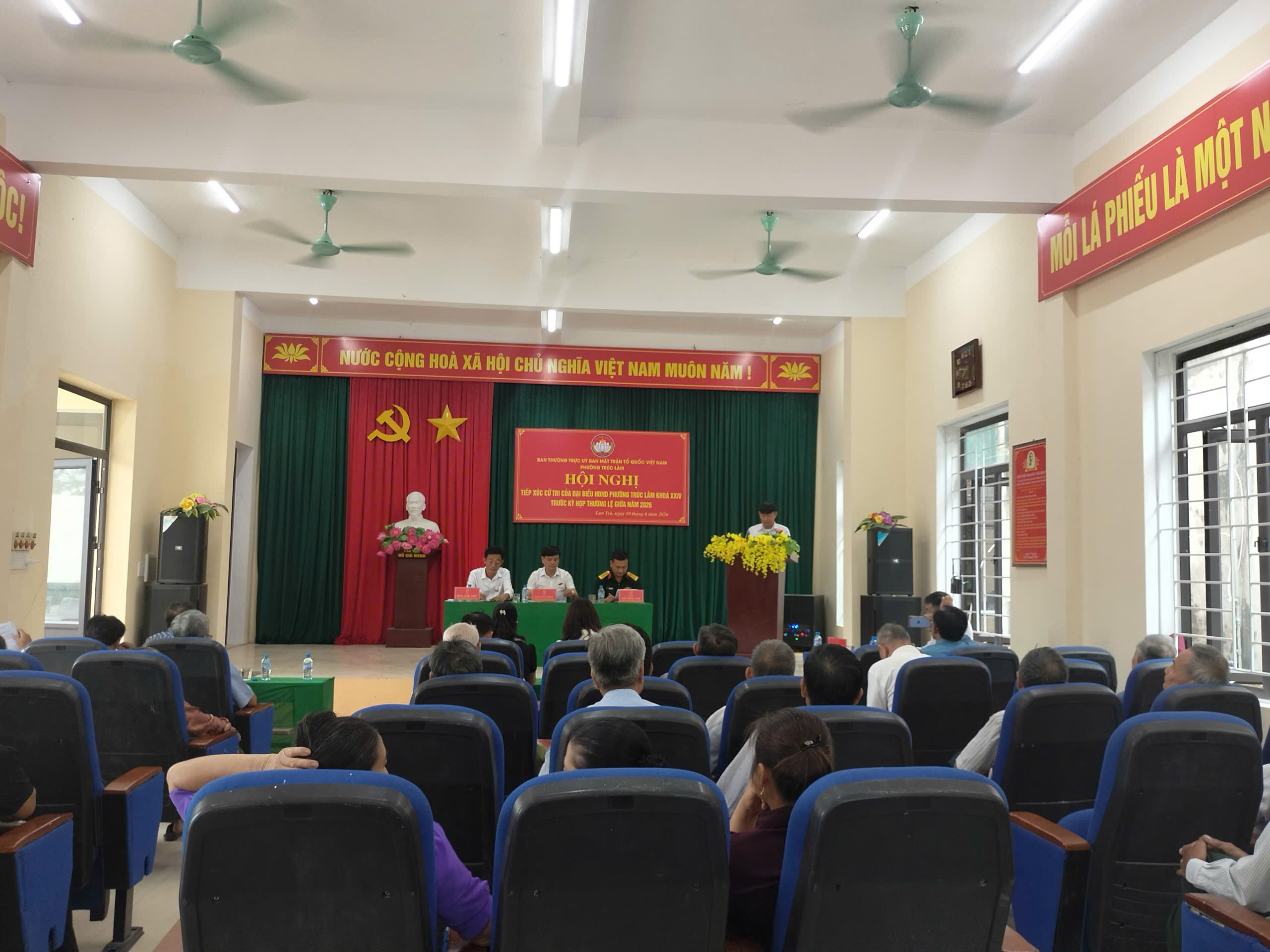 HỘI NGHỊ TIẾP XÚC CỬ TRI ĐƠN VỊ BẦU CỬ SỐ 2