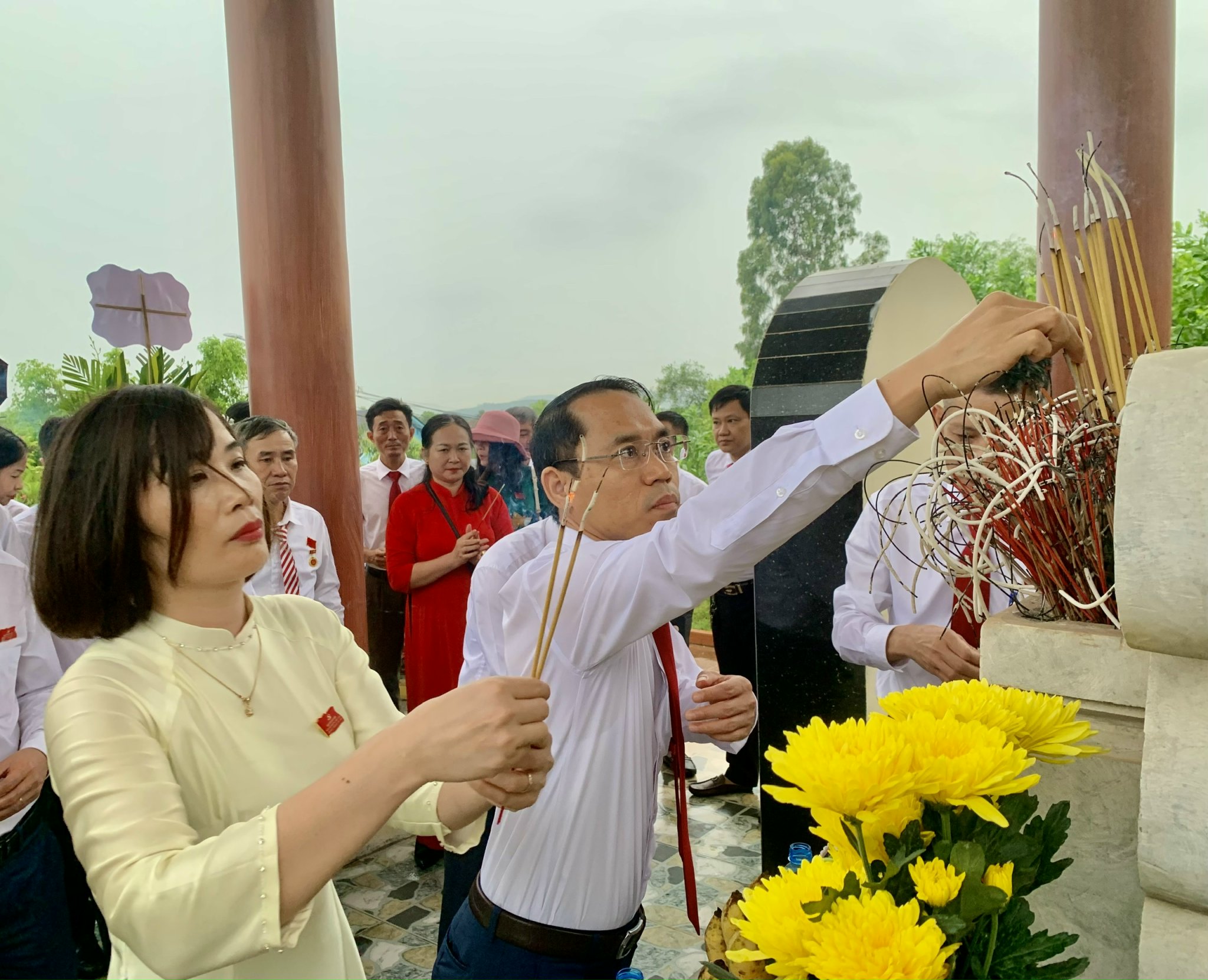 Anh-tin-bai