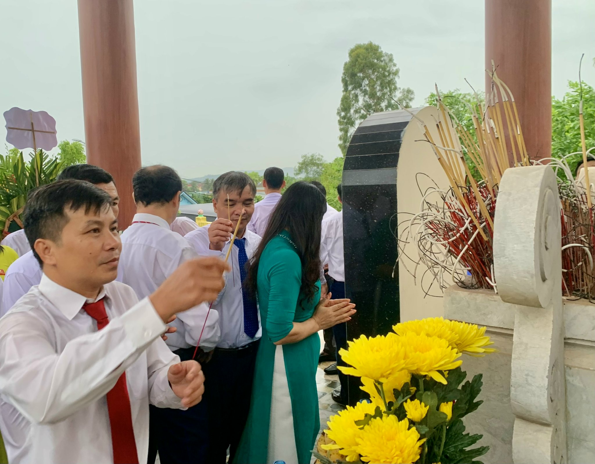 Anh-tin-bai