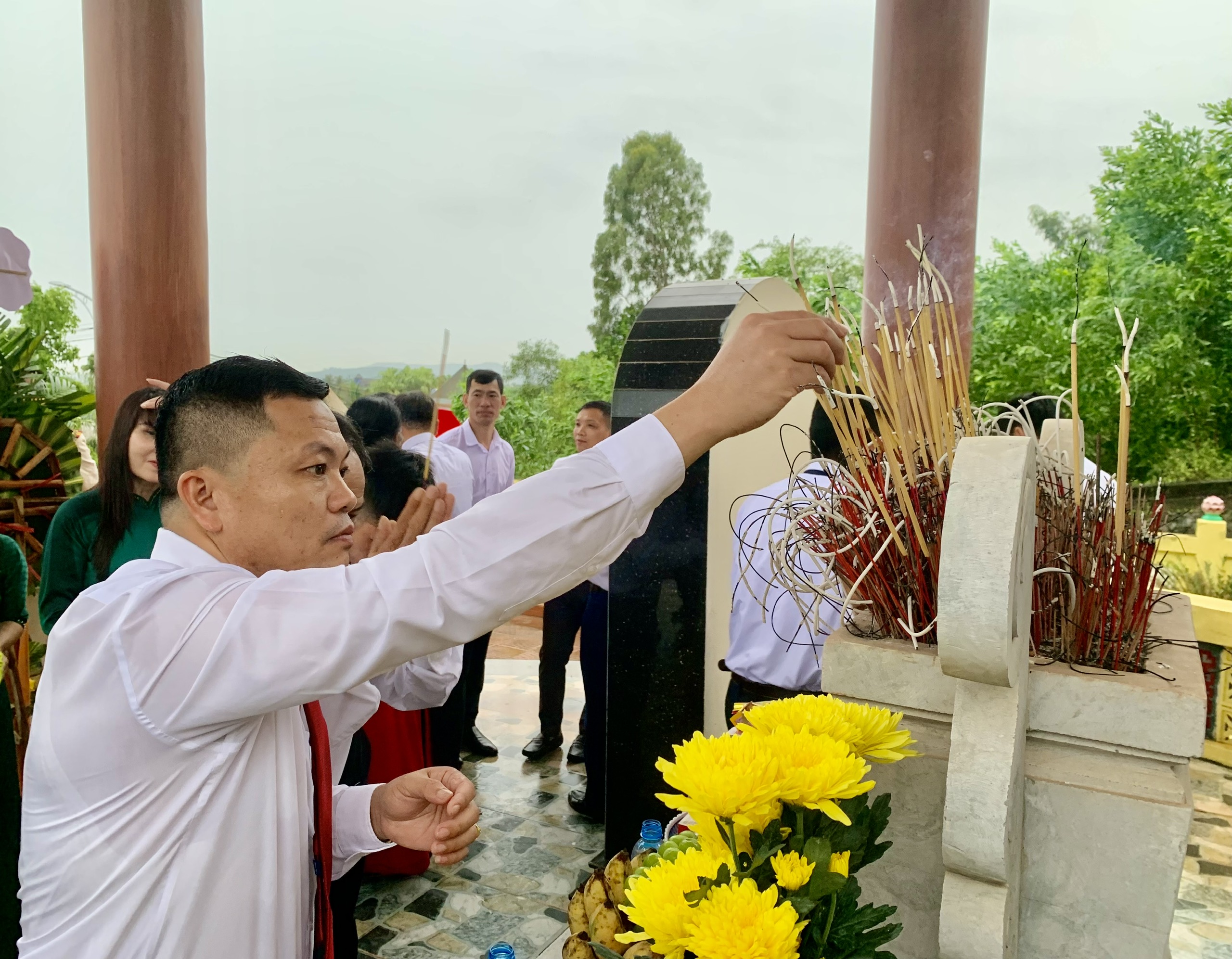 Anh-tin-bai