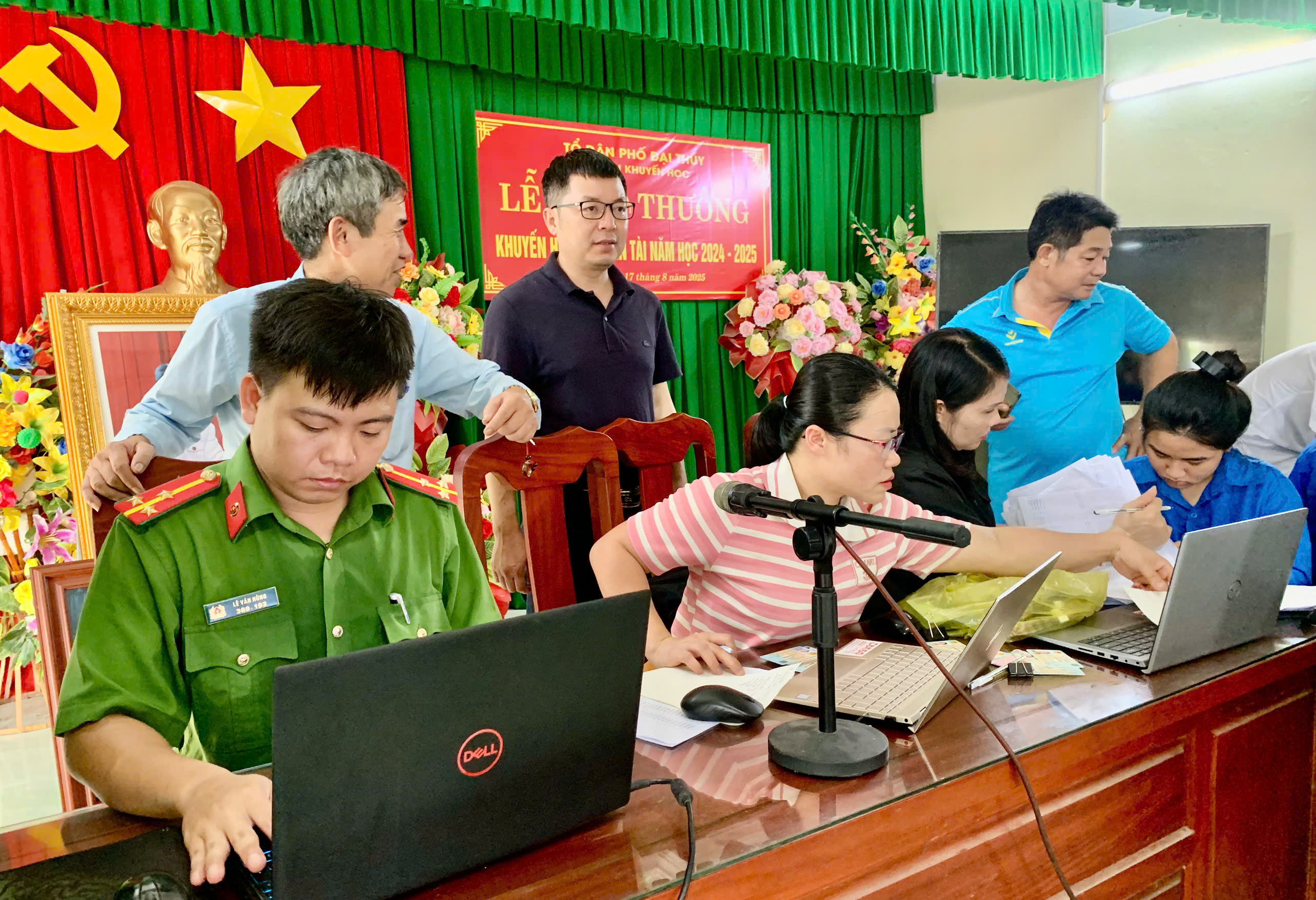 Anh-tin-bai