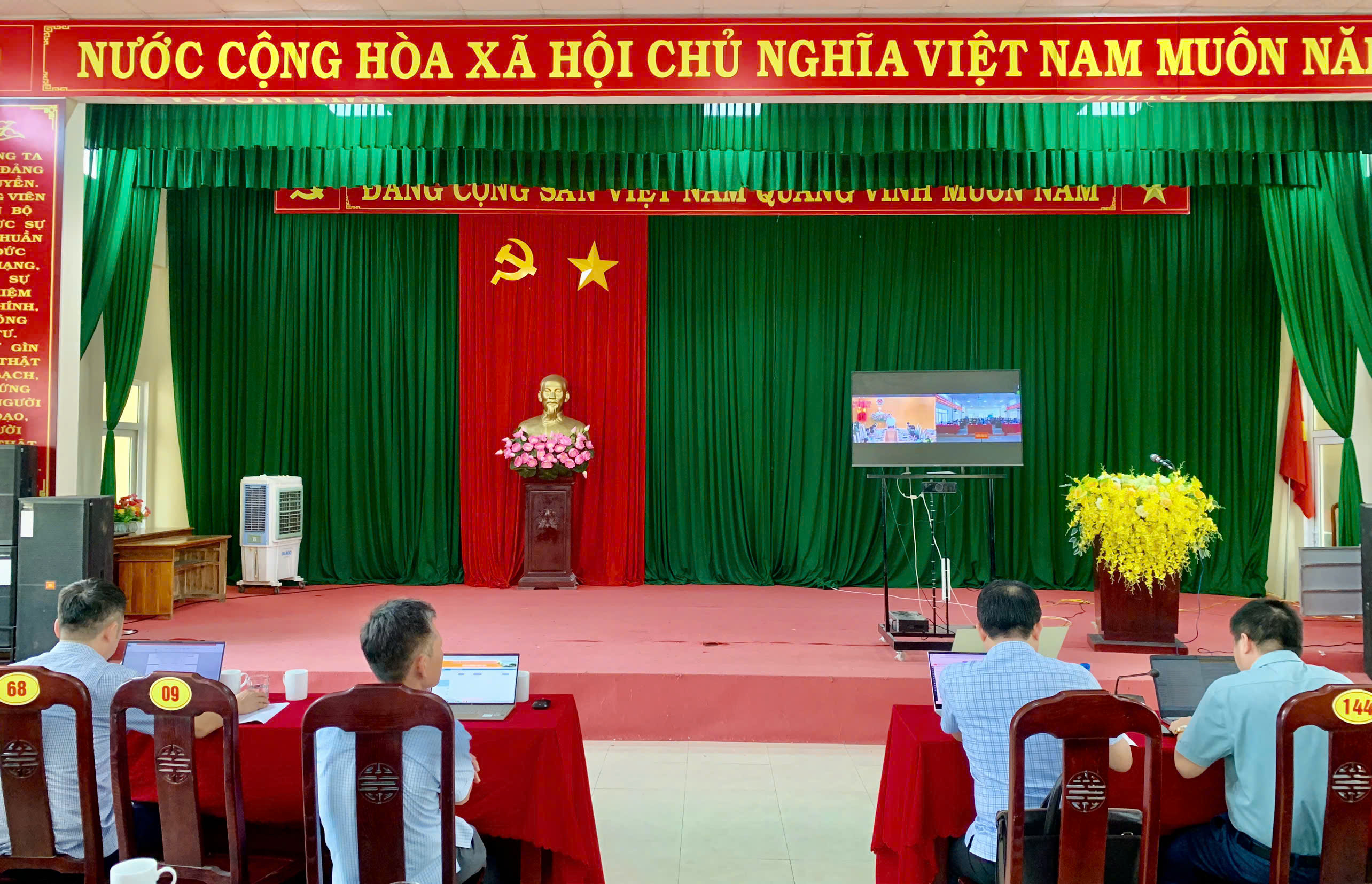 Anh-tin-bai