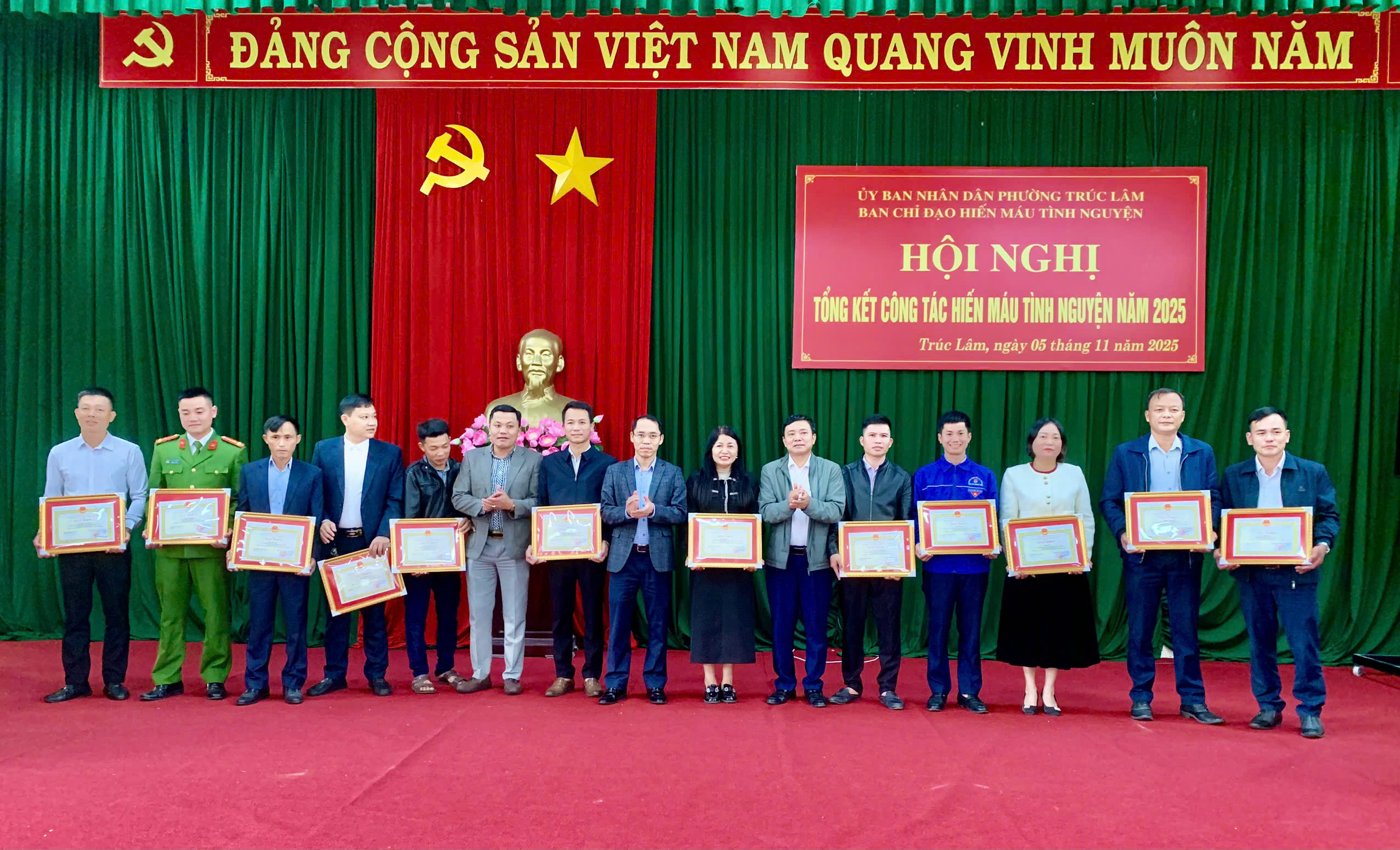 Anh-tin-bai